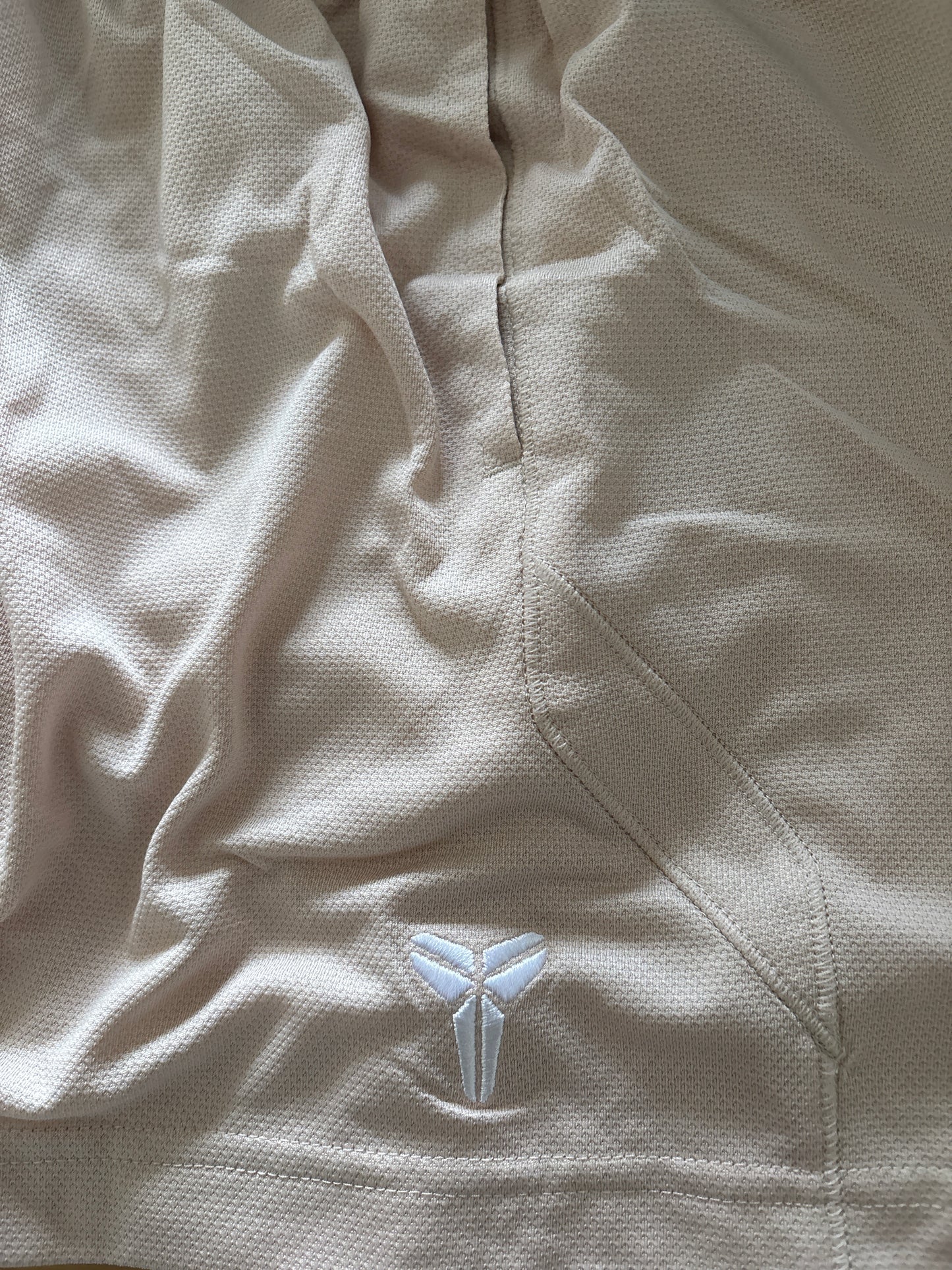 Nike kurze Kobe Hose, beige, Größe M