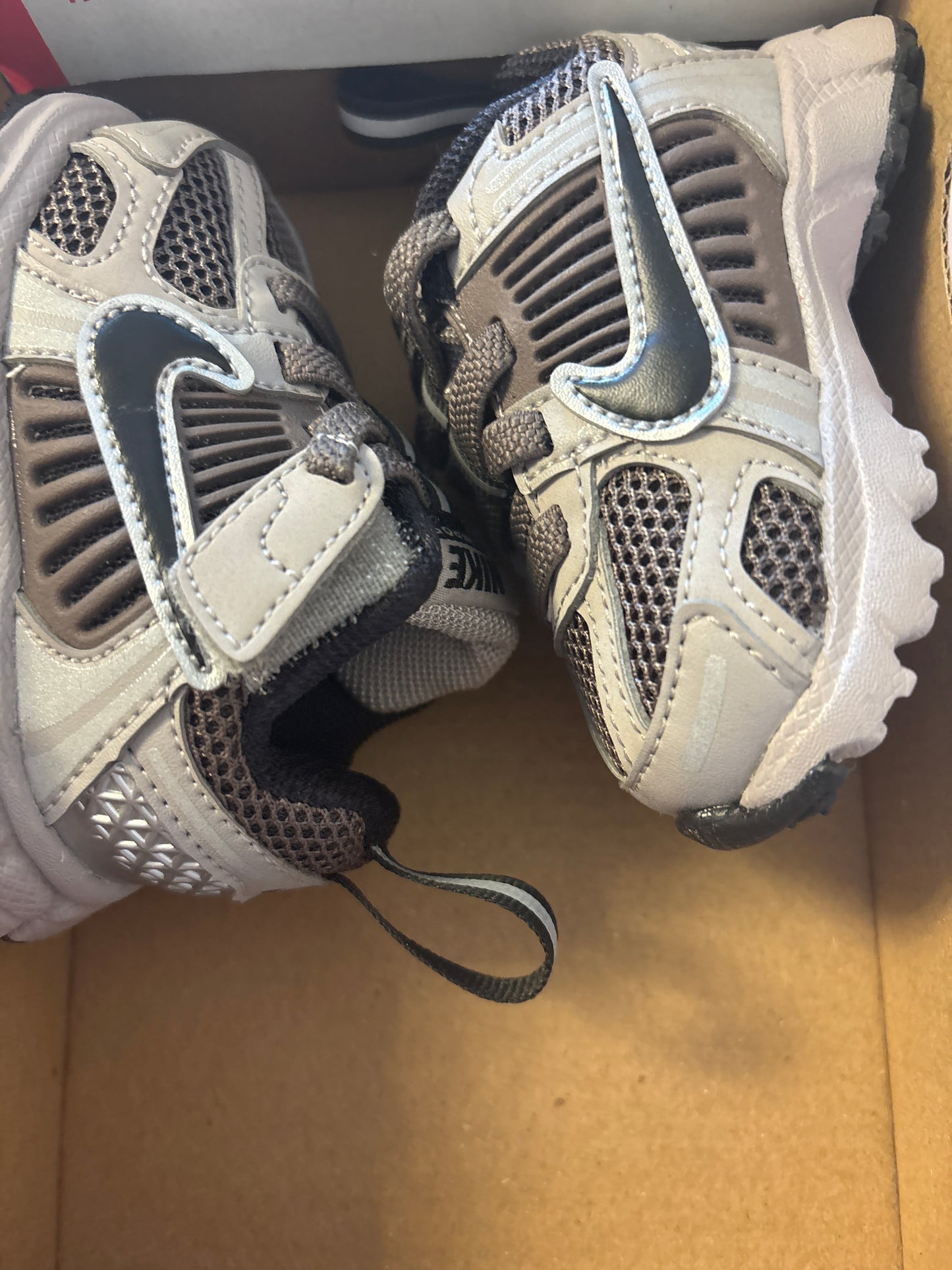 Nike Zoom Vomero 5, Größe 17