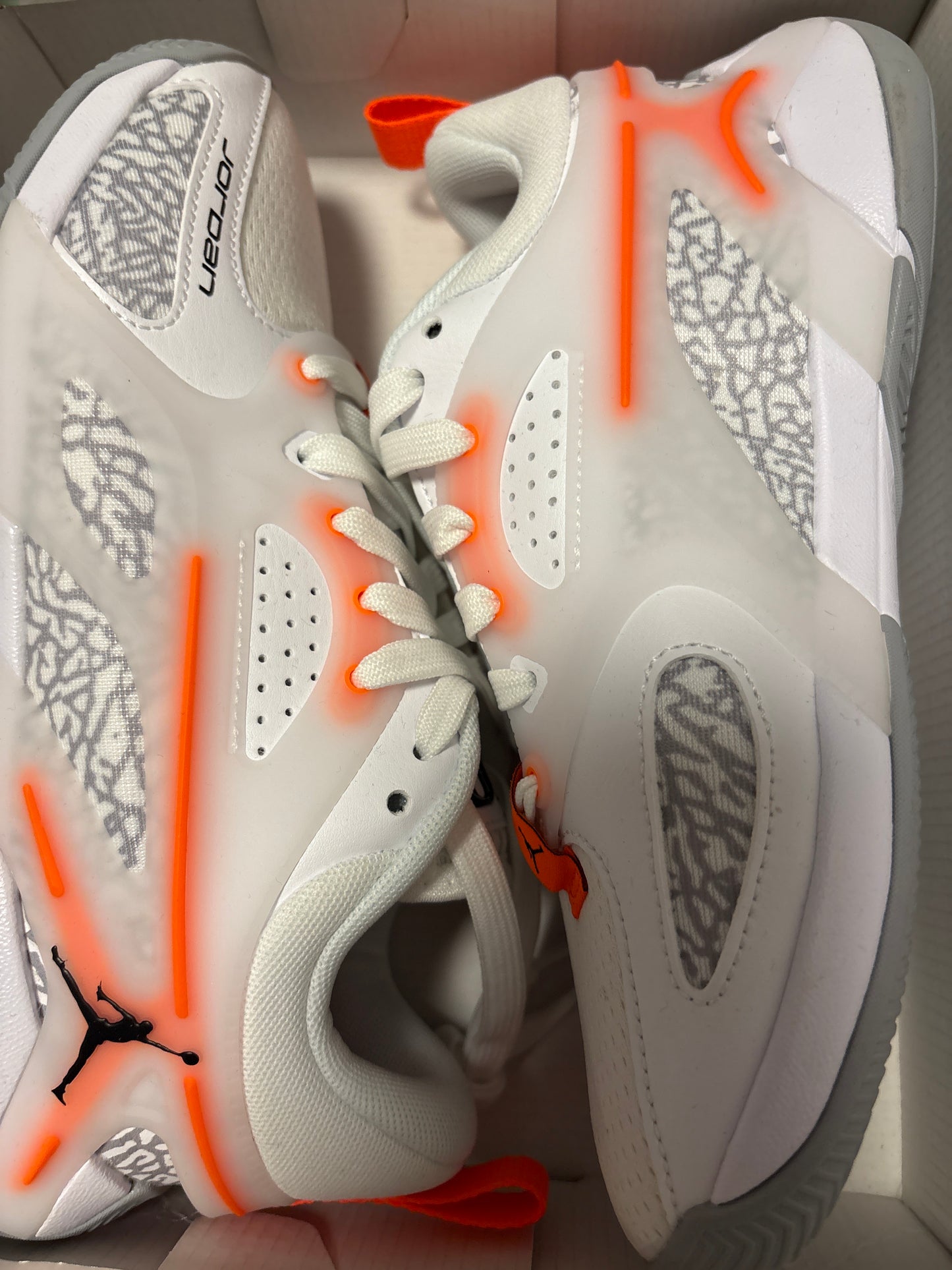 Nike Jordan Heir, grau/weiss/orange, Größe 37,5