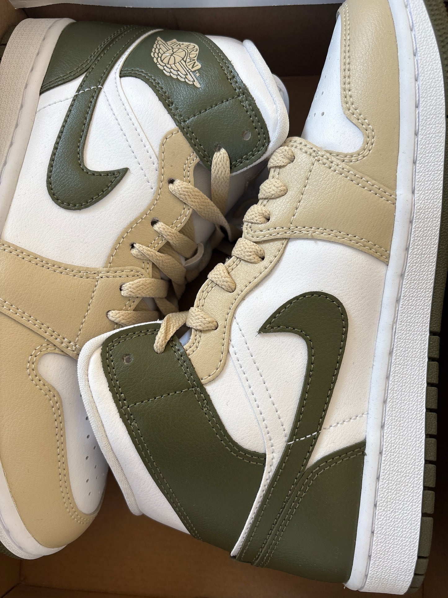 Air Jordan 1 Mid, weiss/grün/creme, Größe wählbar