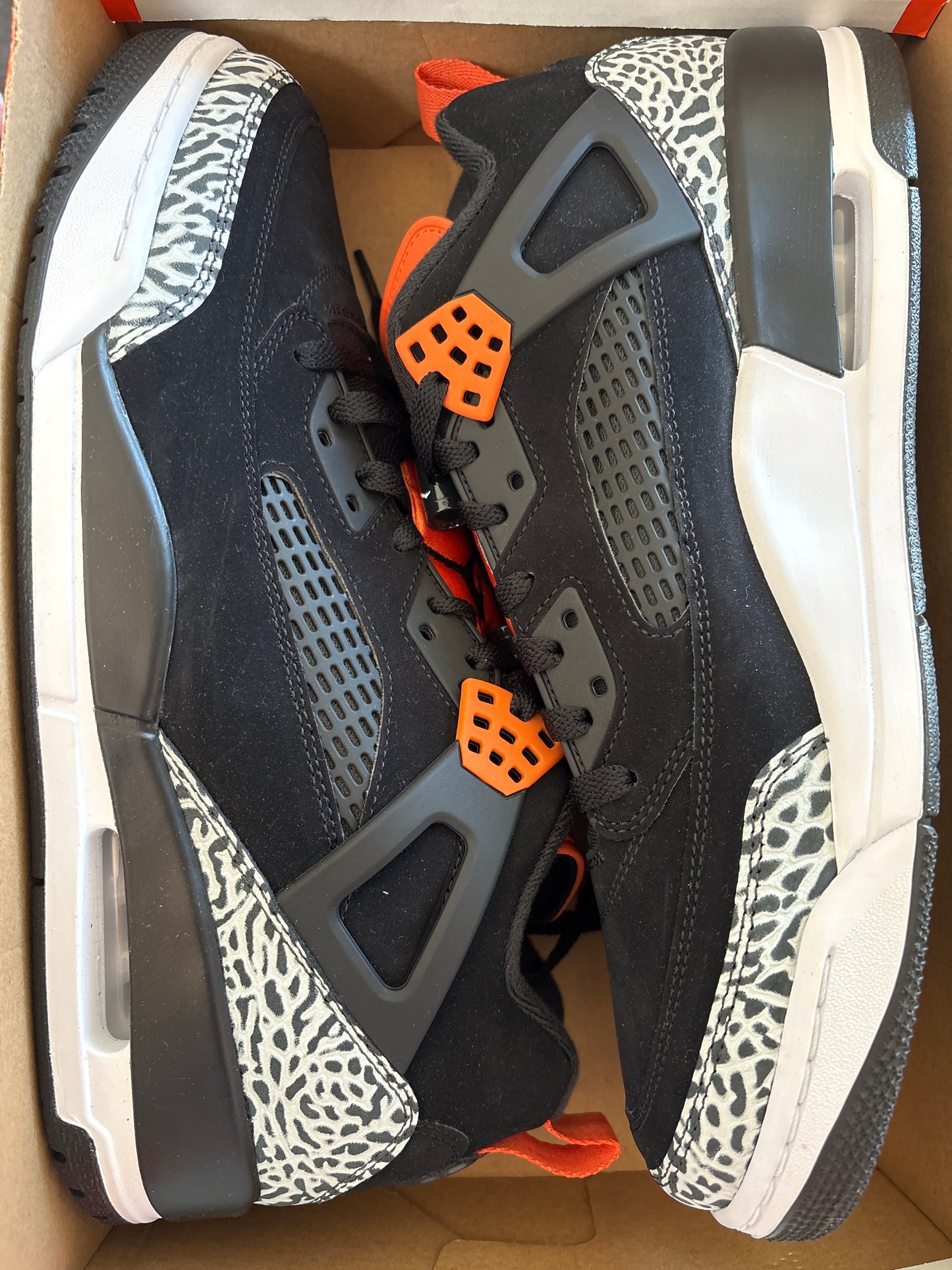 Nike Jordan Spizike Low, in schwarz/orange/grau Muster, Größe 46