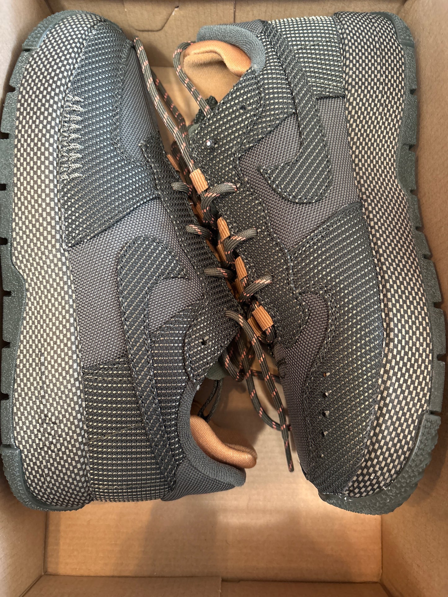 Nike Air Force 1 wild in dunkelgrün, Größe 38
