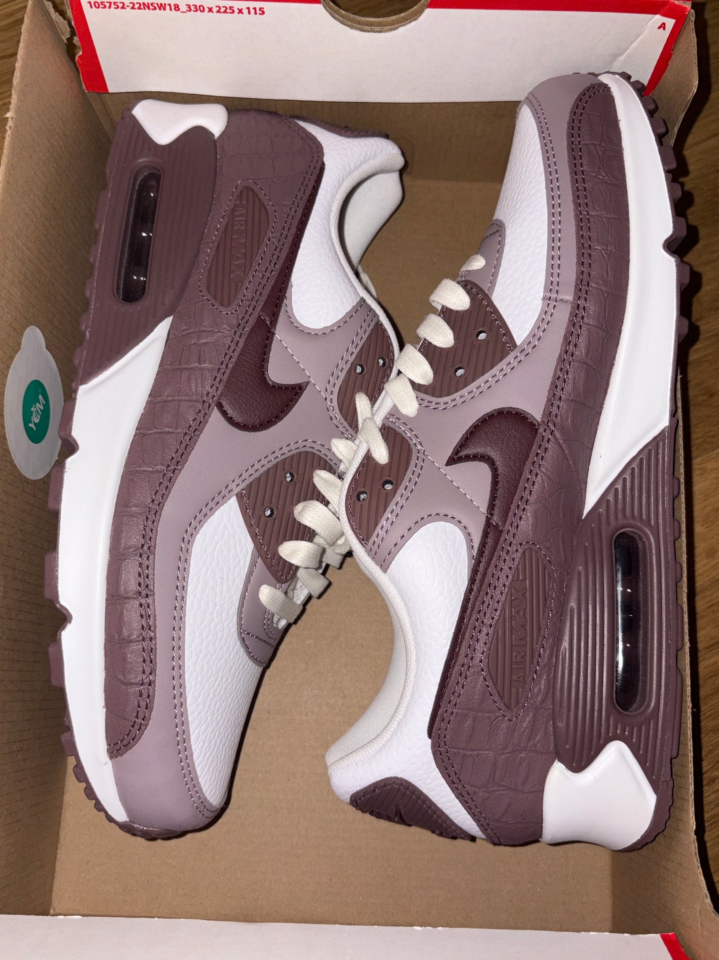 Nike Air Max 90 in Brombeere/weiß, Größe 43
