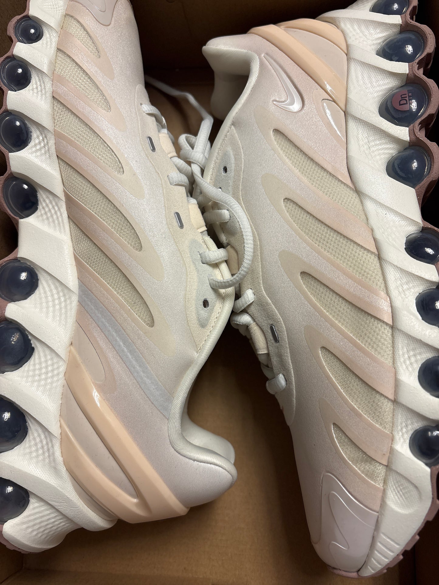 Nike AirMax DN8 in creme, Gr. Wählbar