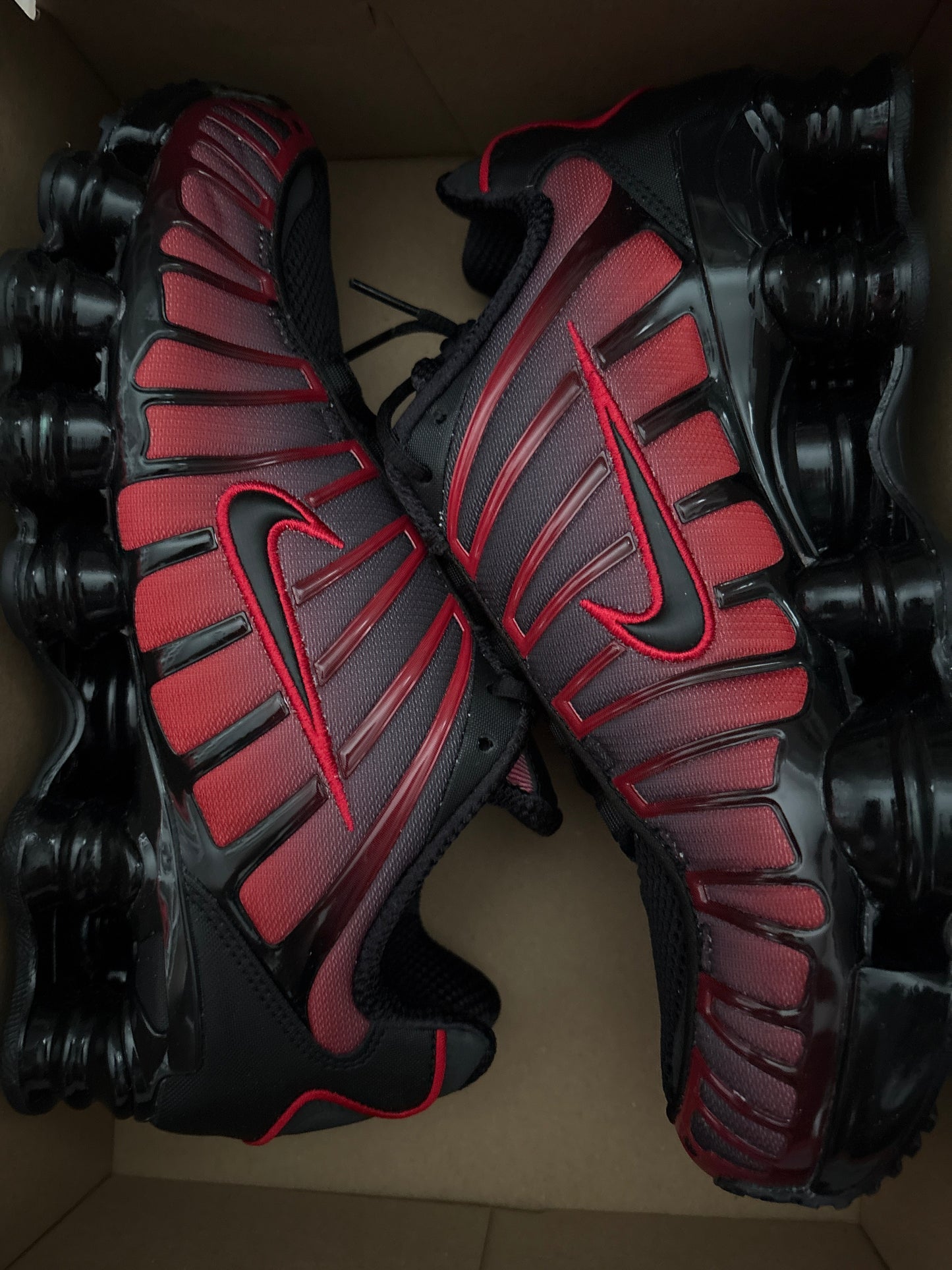 Nike Shox TL in schwarz/rot, Größe 43