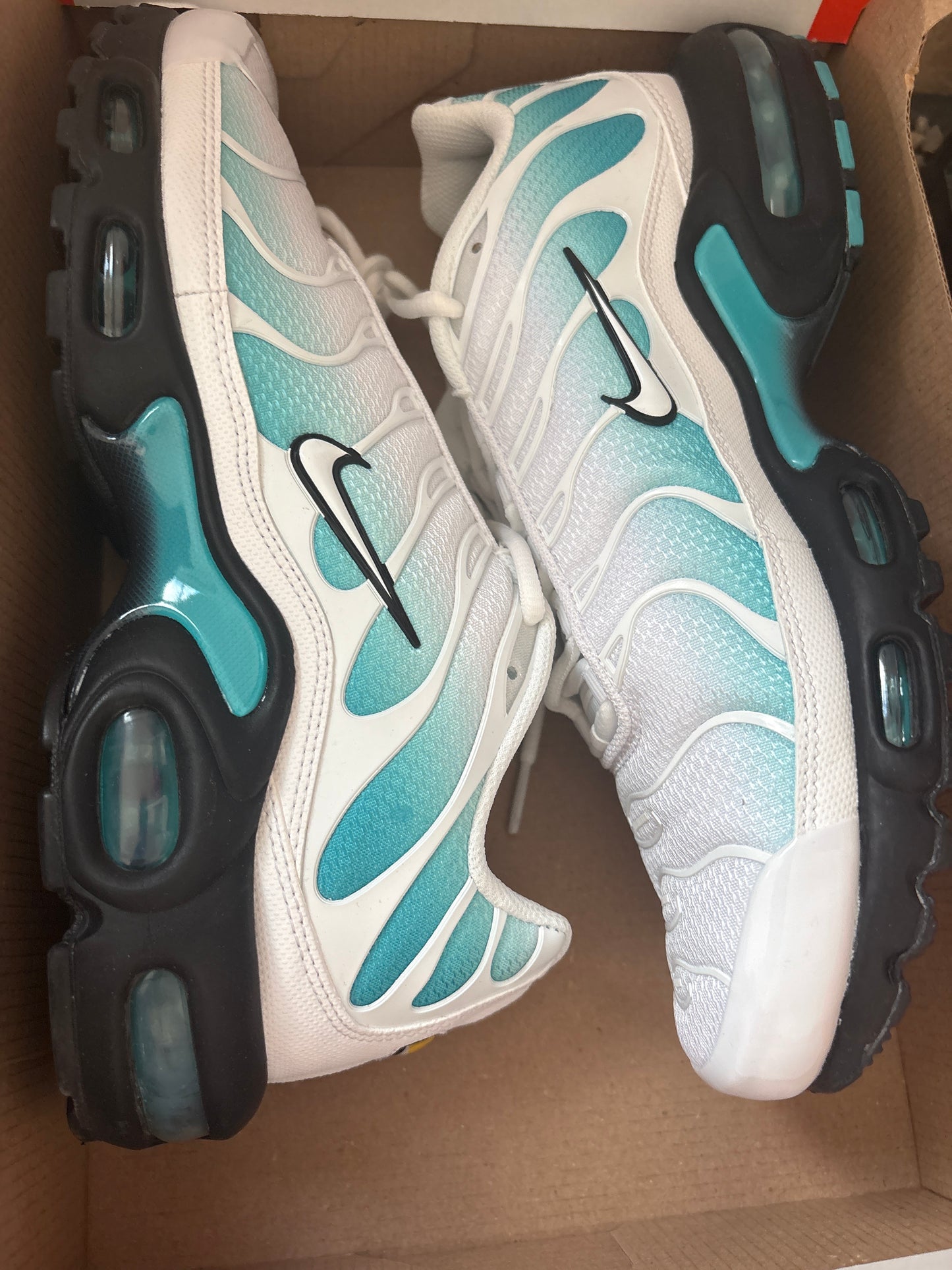 Nike Air Max Plus TN, Gr. 42,5, weiss/hellblau