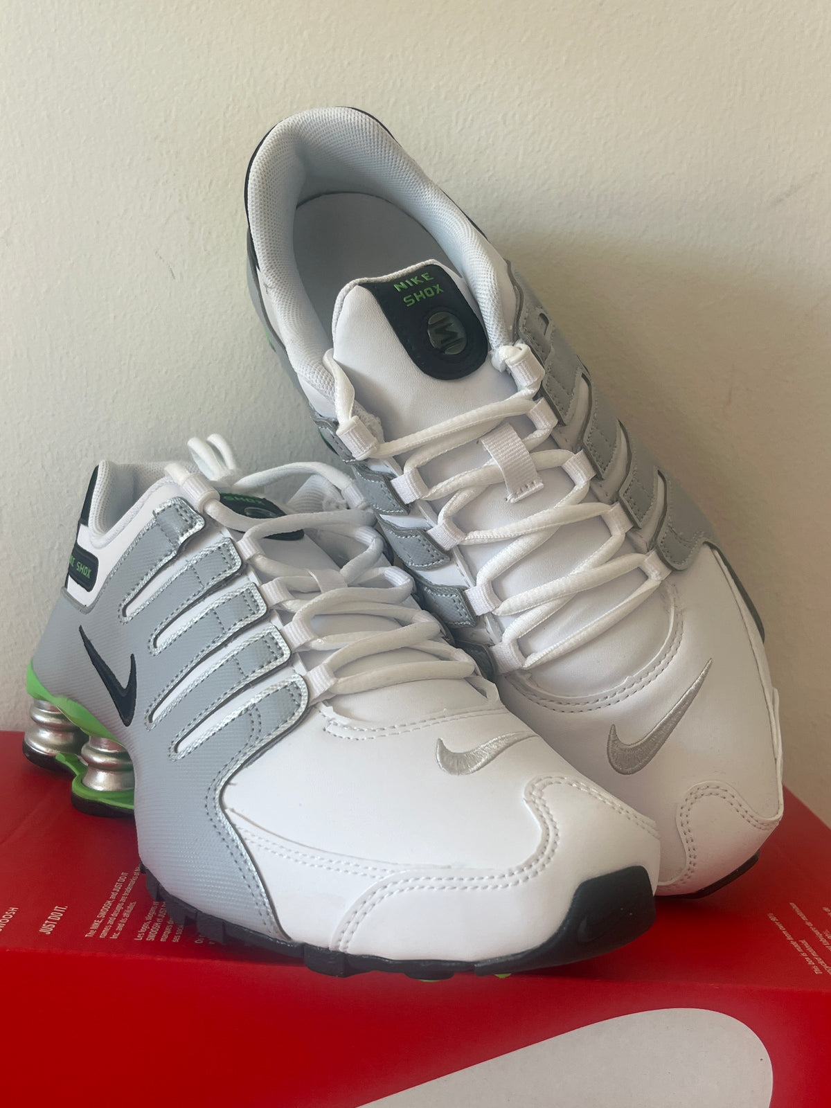 Nike Shox NZ in grau/weiss/grün, Größe 40
