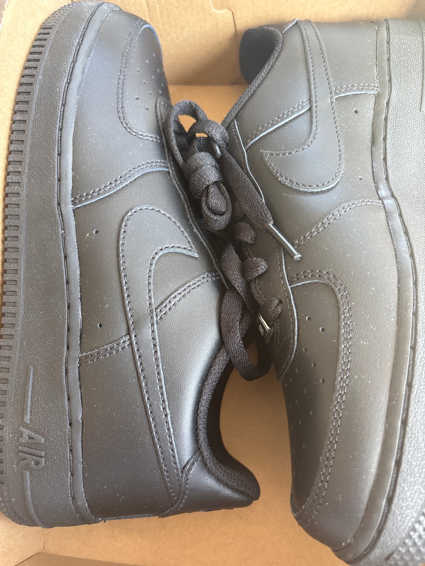 Nike Air Force 1 in schwarz, Größe 39