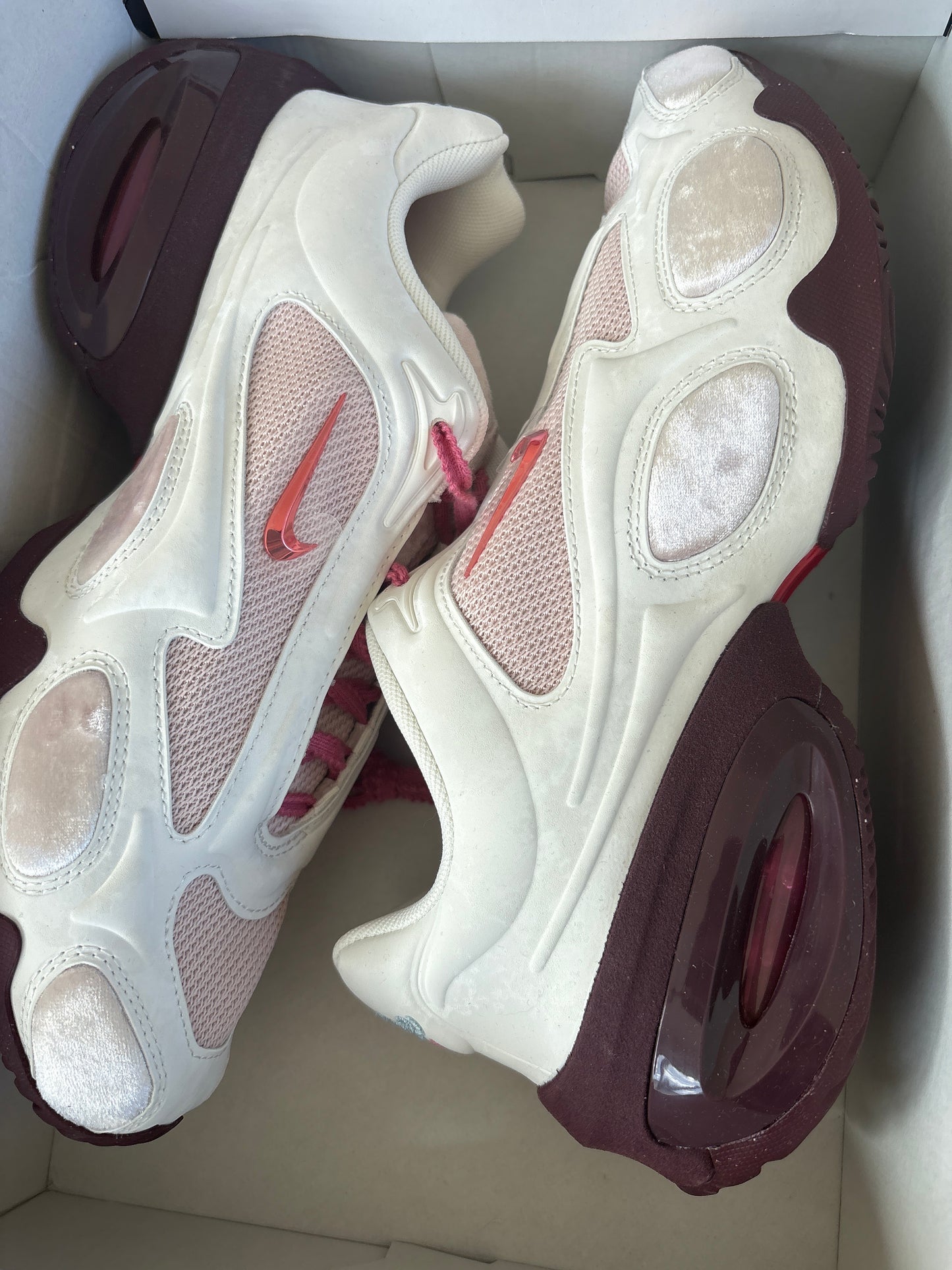 Nike Air Max Muse in weiß/burgunder, Größe 42
