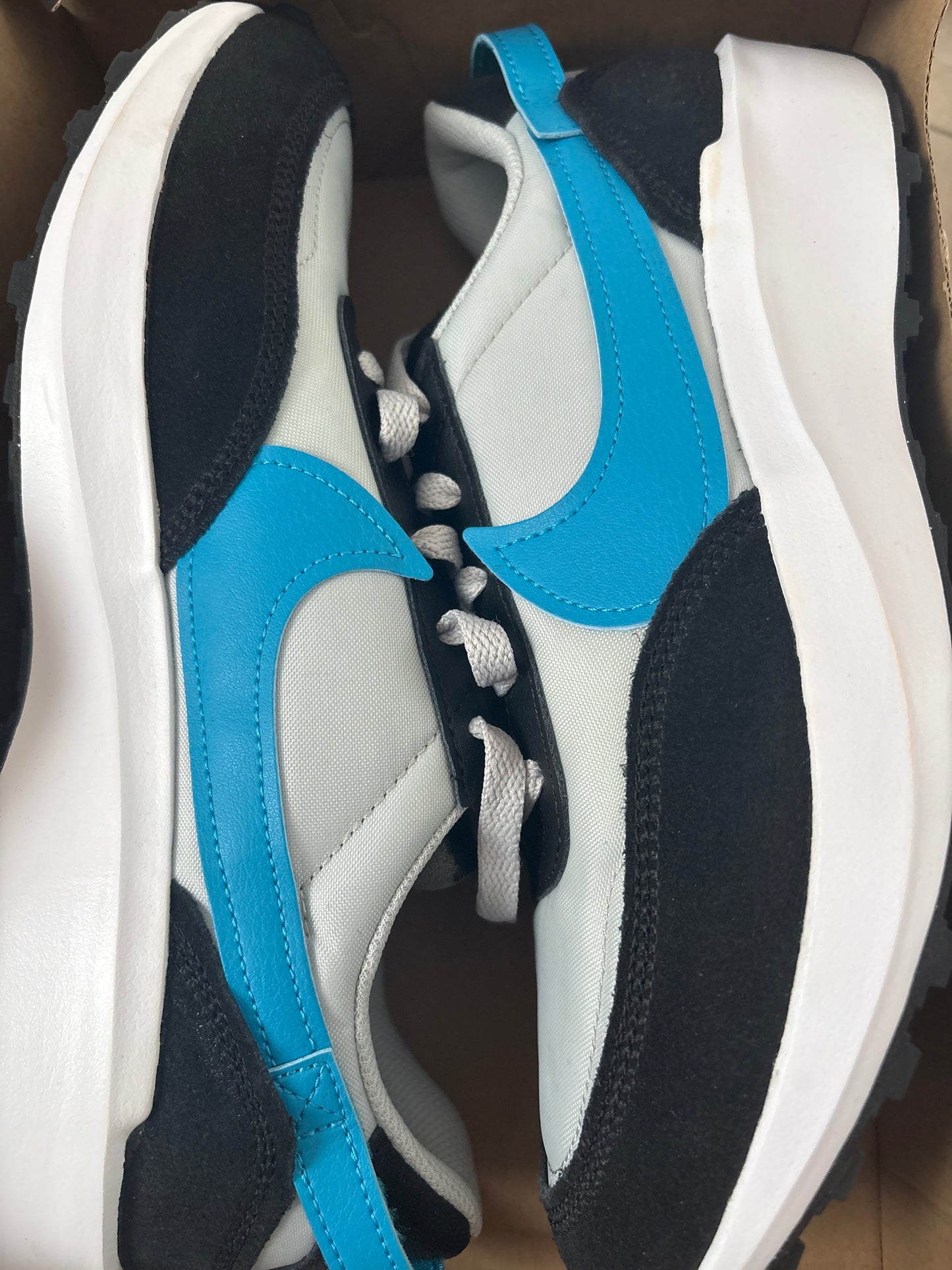 Nike Waffle Debut in schwarz/weiss/blau, Gr. 42