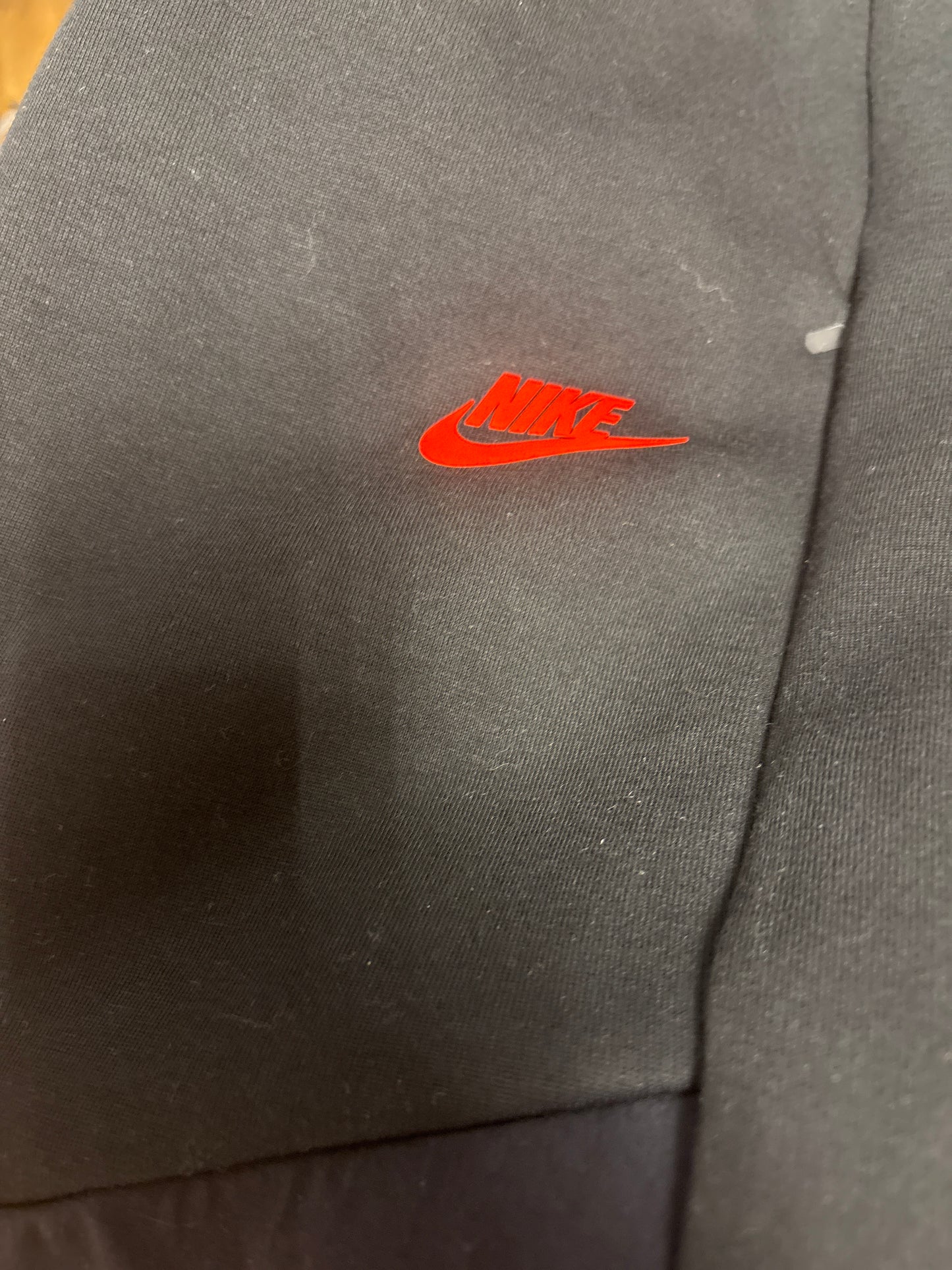 Nike Techfit Jogginghose in schwarz/rot, Größe wählbar