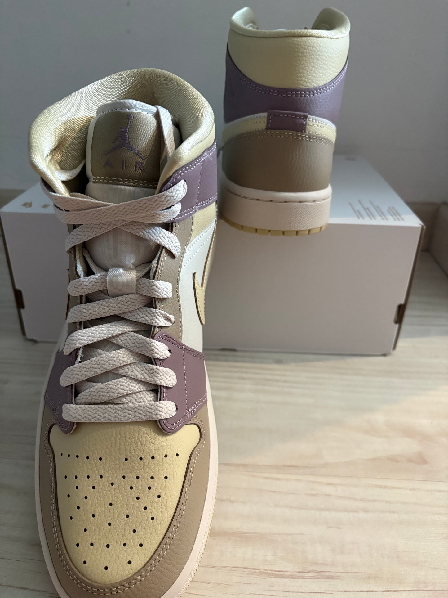 Nike Air Jordan 1 MID, lila/weiss/braun/beige, Größe wählbar