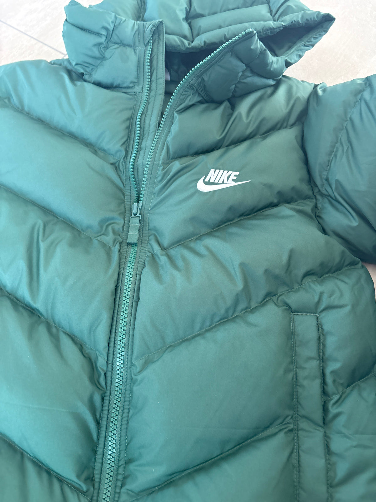 Nike Kinder Jacke Größe M in grün