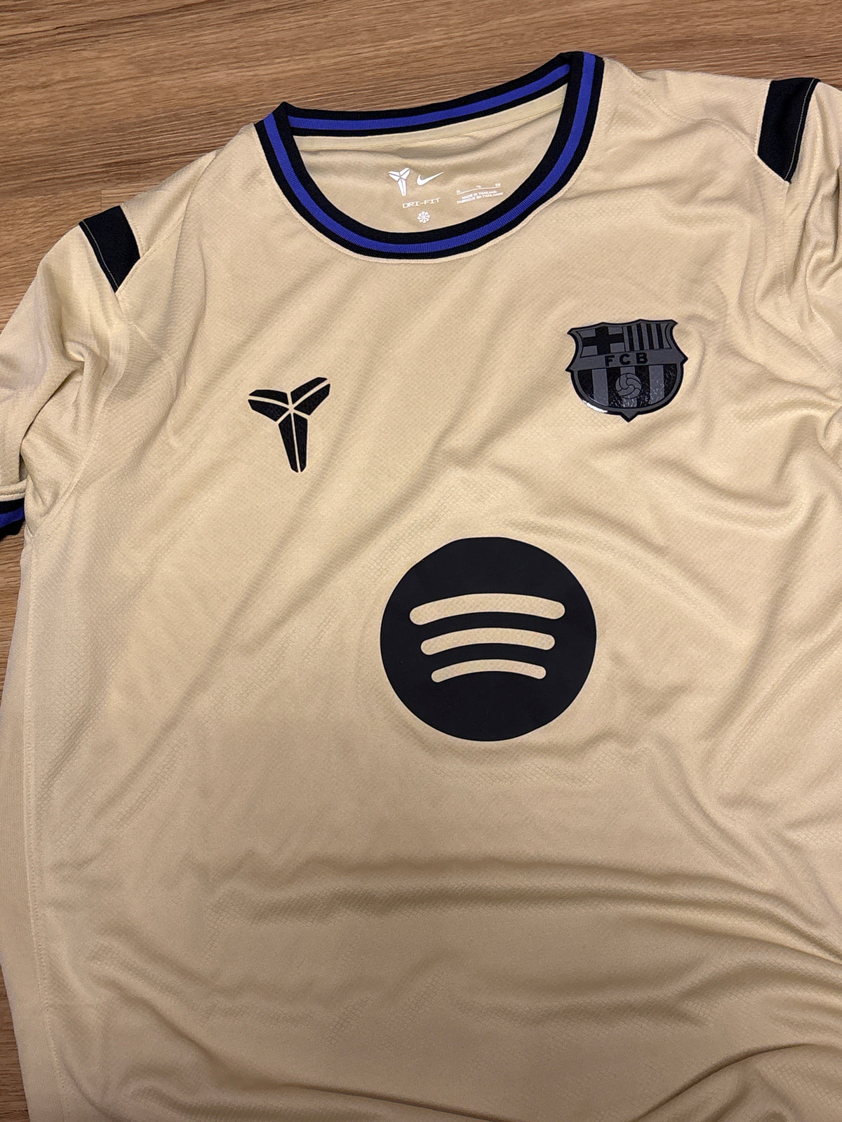 Nike x FC Barcelona x Kobe Trikot in beige/lila, Größe wählbar
