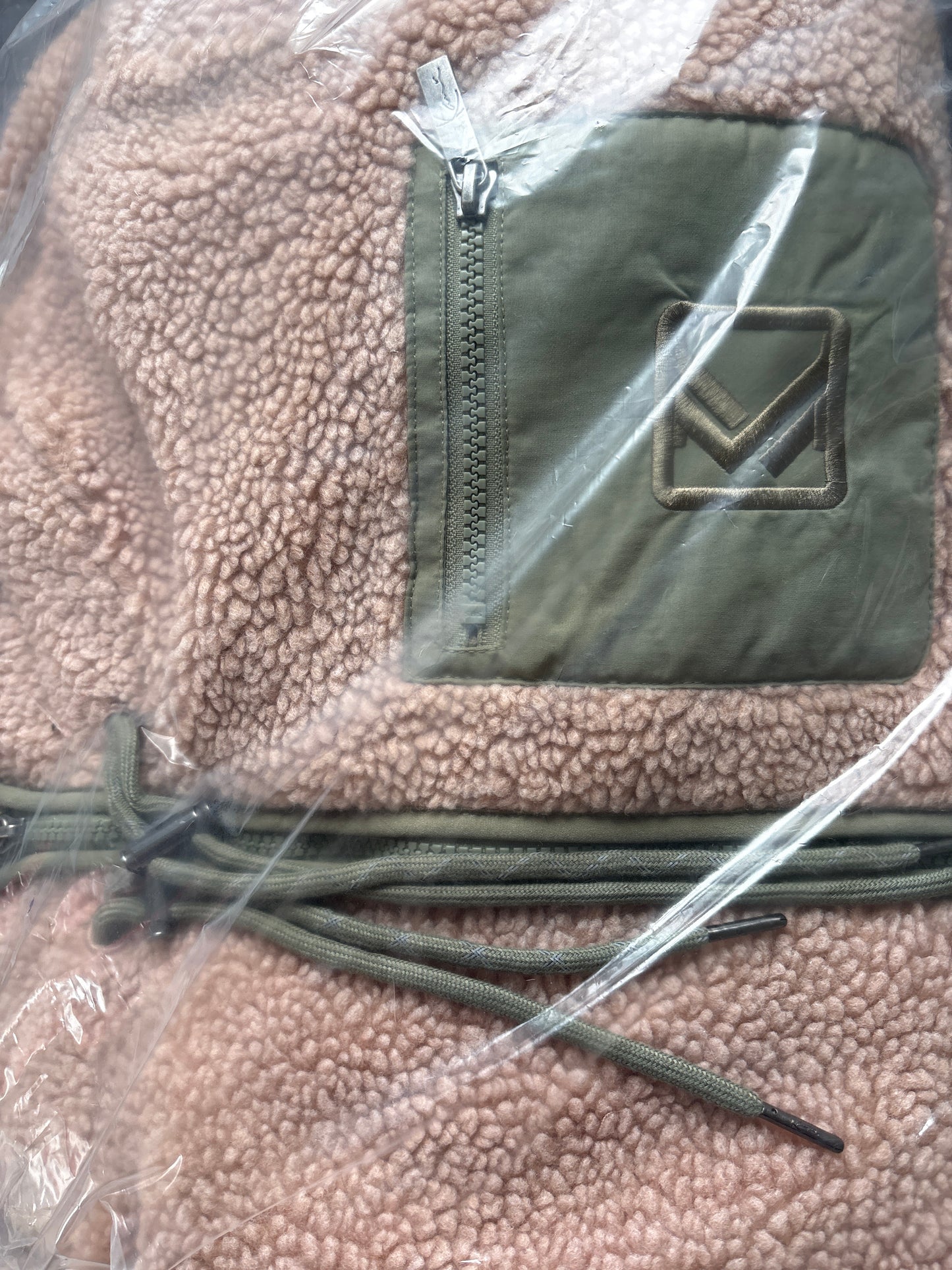 Karl Kani Plüsch Jacke, Größe M, hellbraunton/dunkelgrün