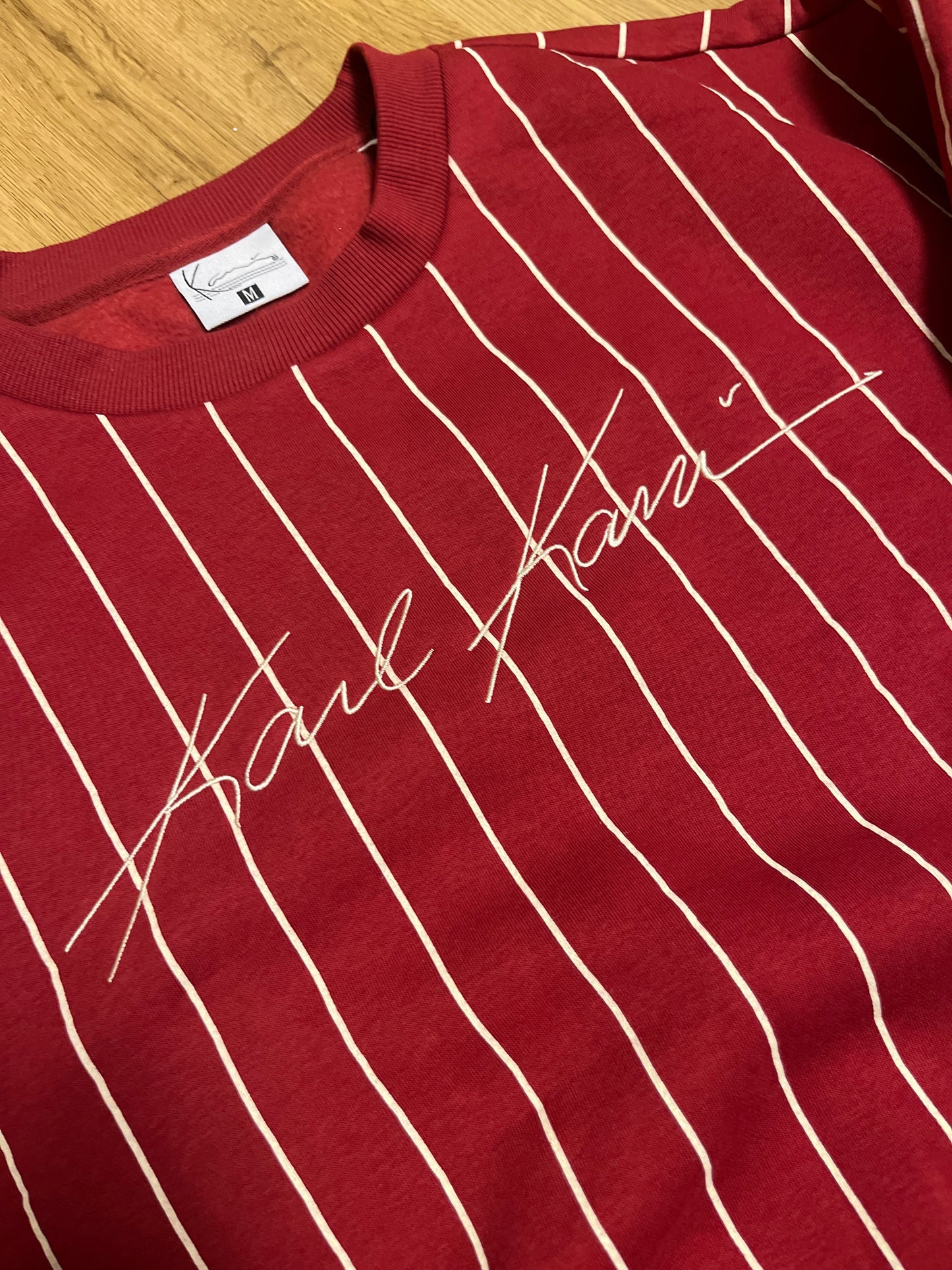 Karl Kani Pullover in rot mit Streifen, Größe M