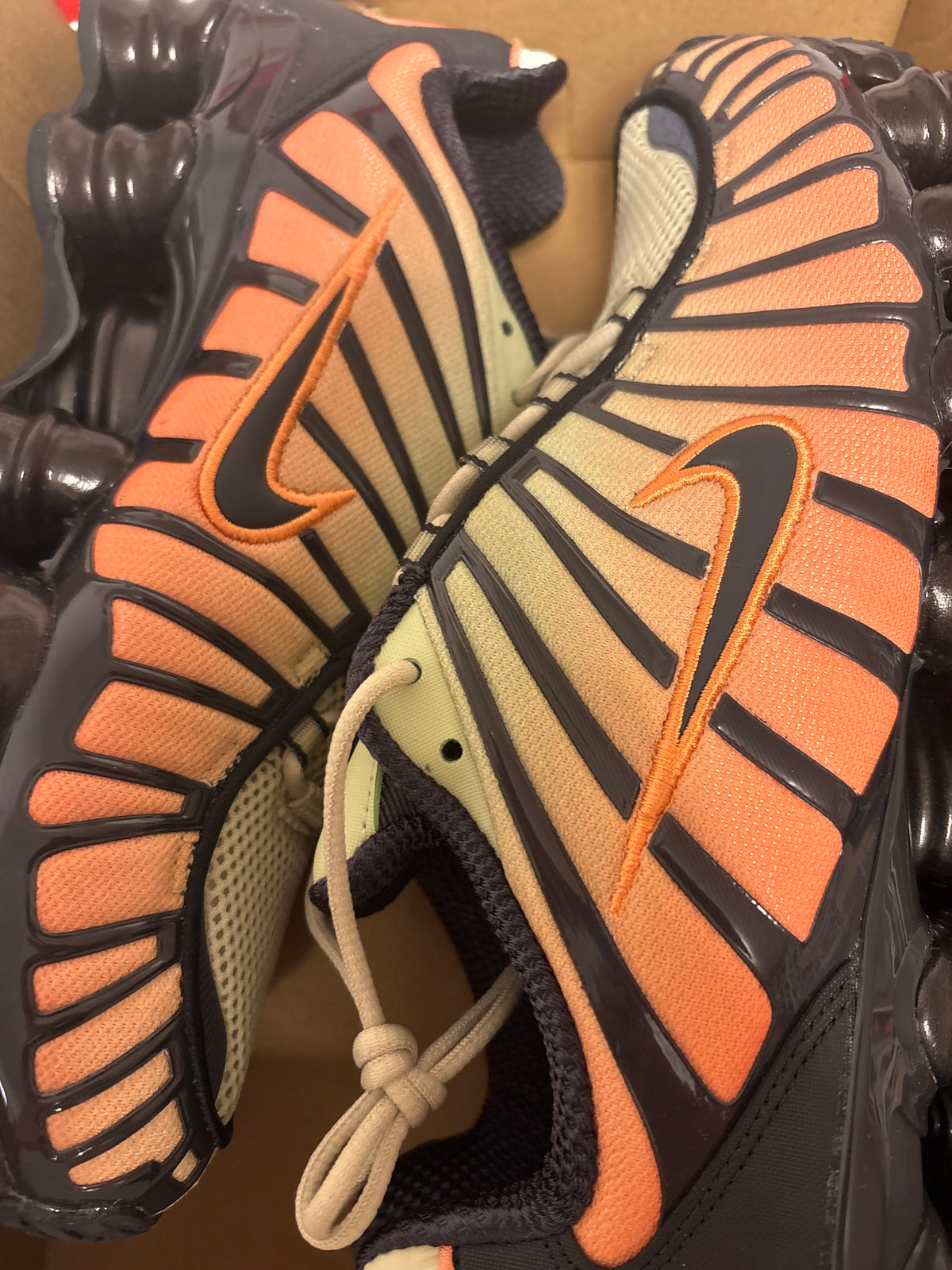 Nike Shox TL in schwarz/bunt, Größe 43