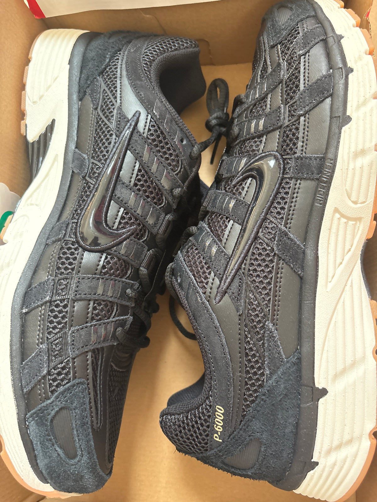 Nike P-6000 in weiss/schwarz, Größe 48,5
