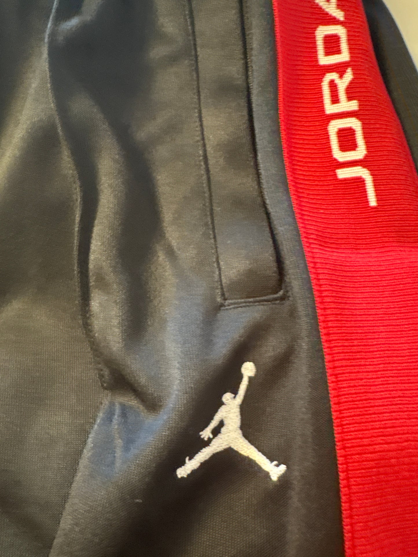 Nike Jordan Jogginghose, schwarz/rot, Größe wählbar