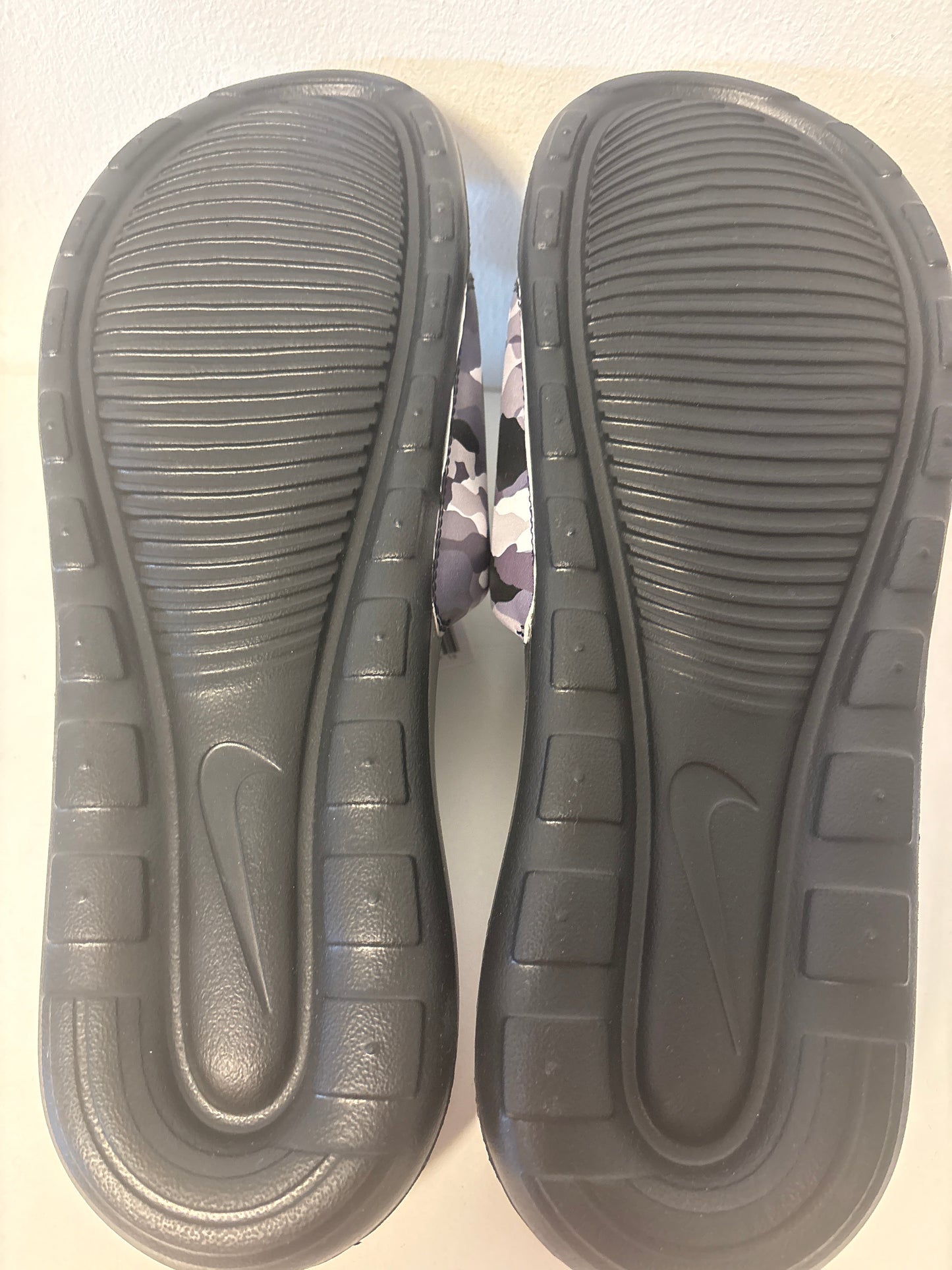 Nike Badelatschen in schwarz/Camouflage, Größe wählbar