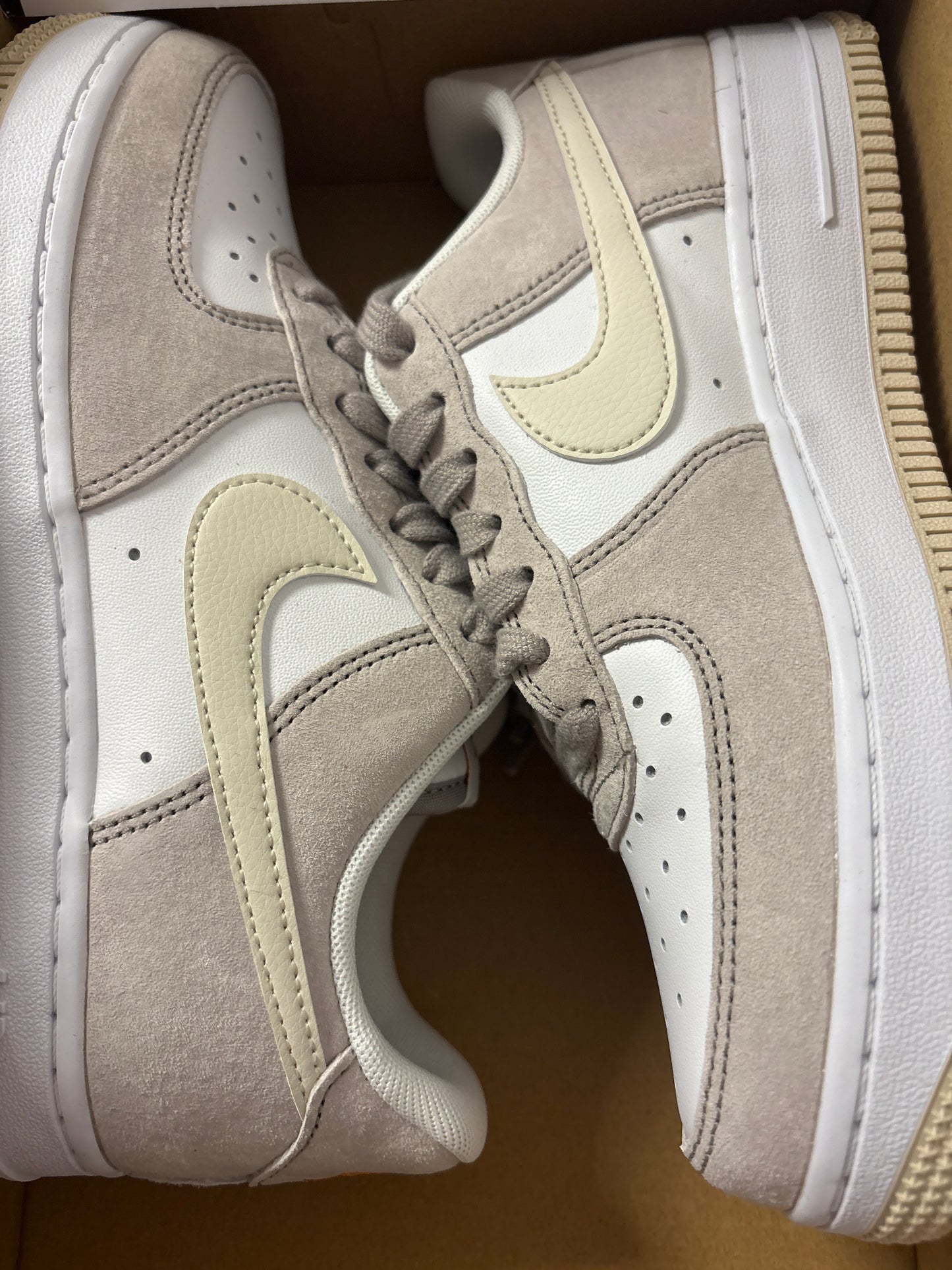 Nike Air Force 1 in weiss/hellbraun/beige, Gr. Wählbar