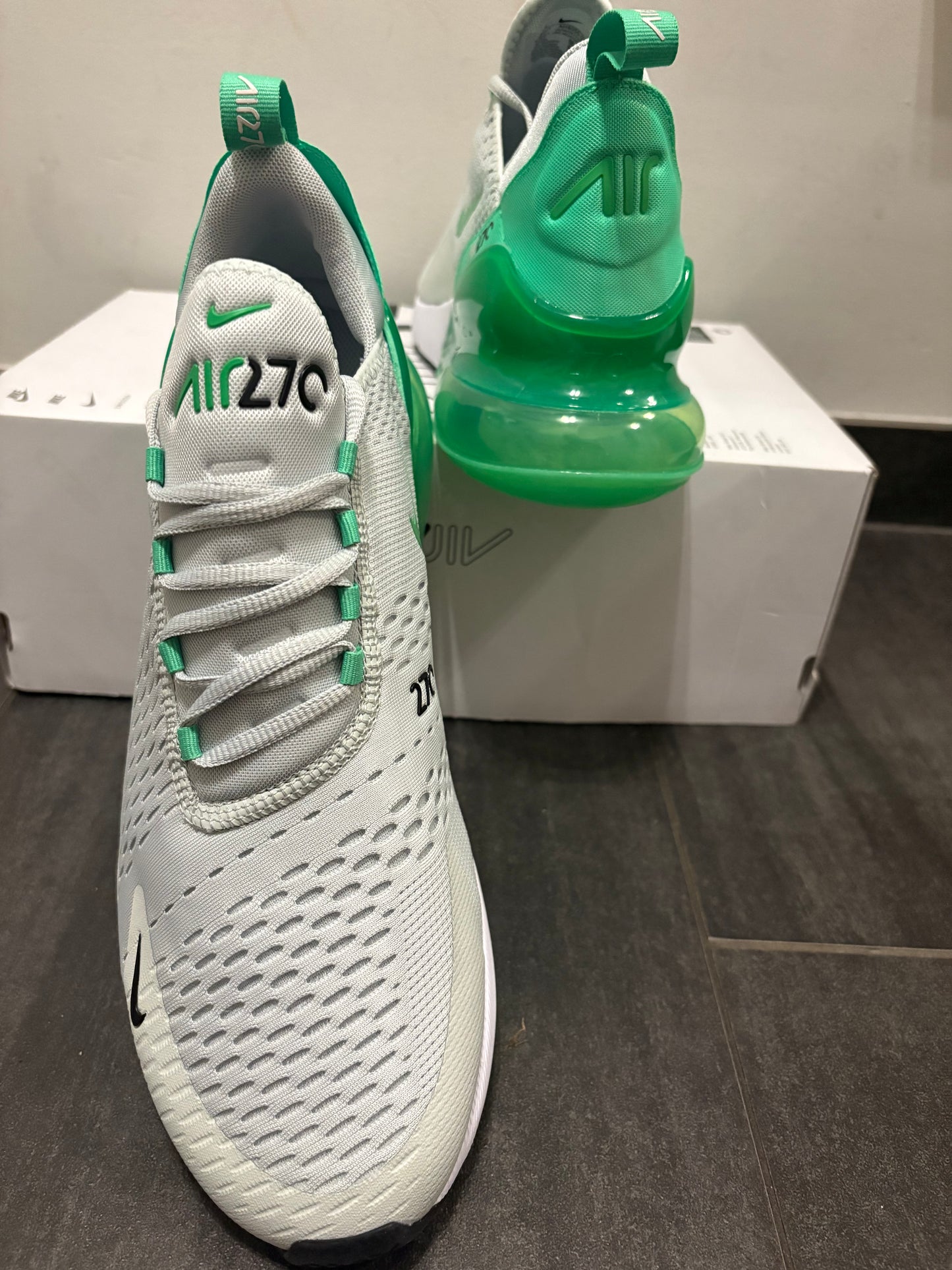 Nike Air Max 270 Größe wählbar in grau/grün