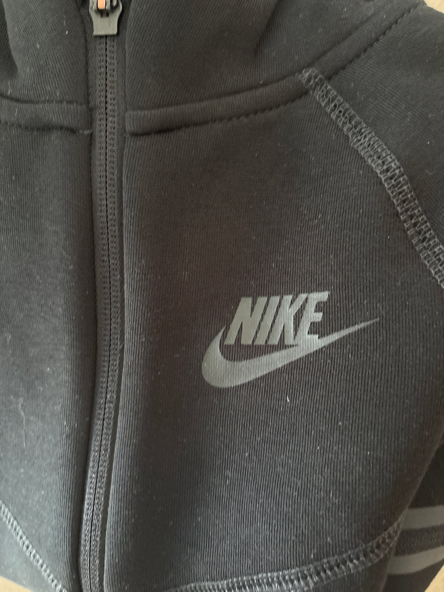Nike Kinder Trainingsanzug, Größe wählbar in schwarz Tech