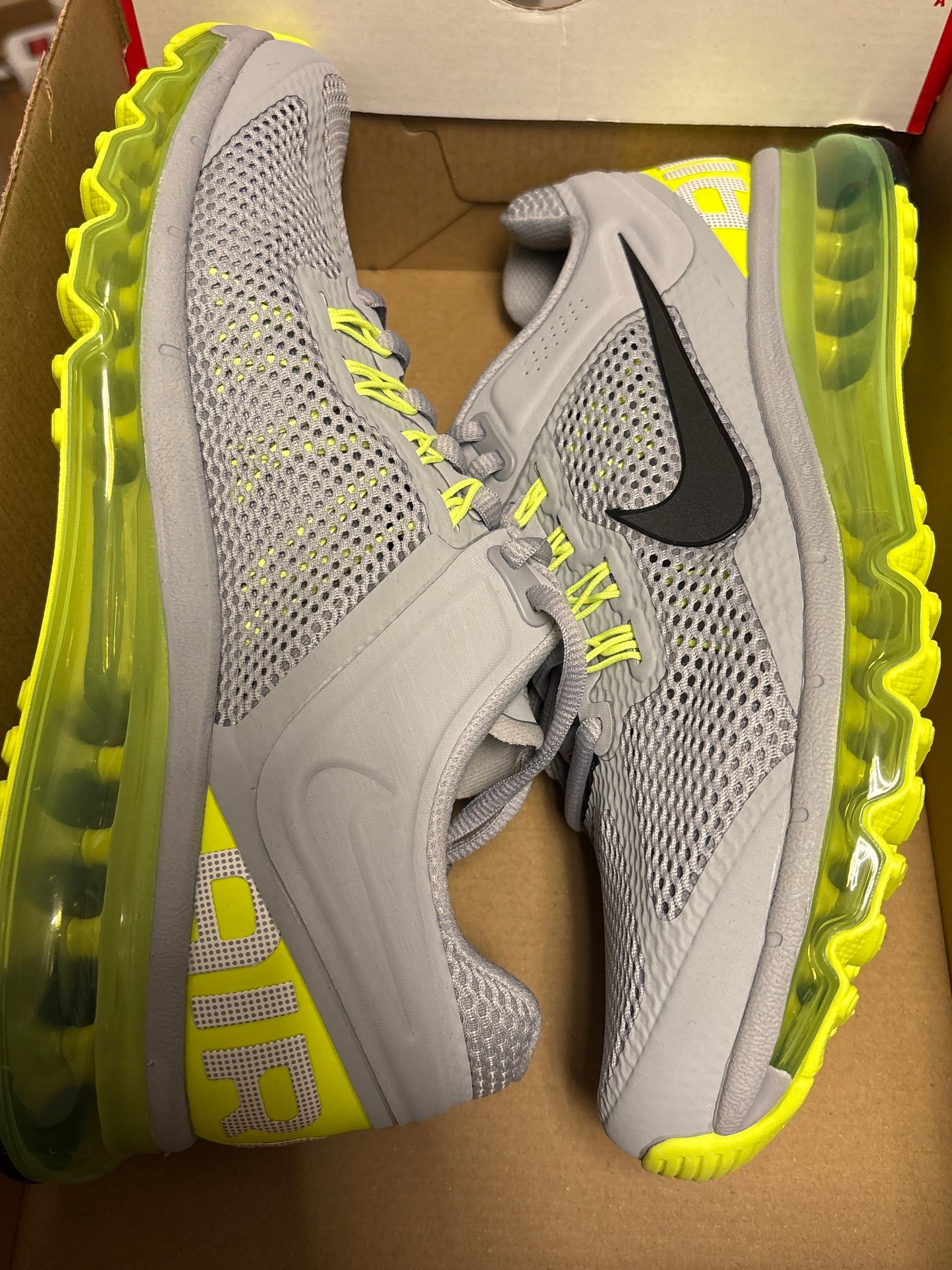 Nike Air Max 2013 in grau/neongelb, Größe 41