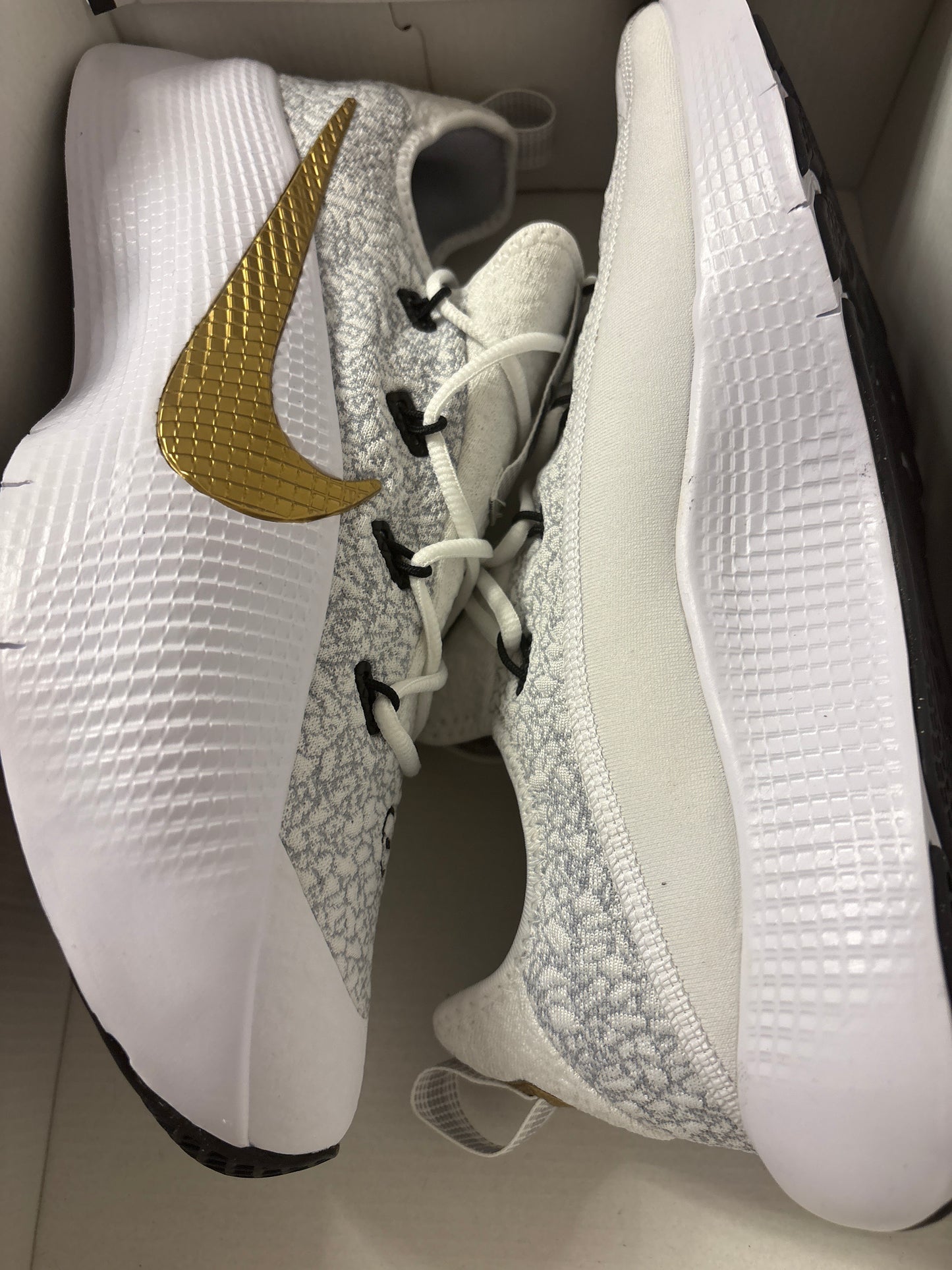 Nike Lebron TR1, in schwarz/weiss, Größe 44