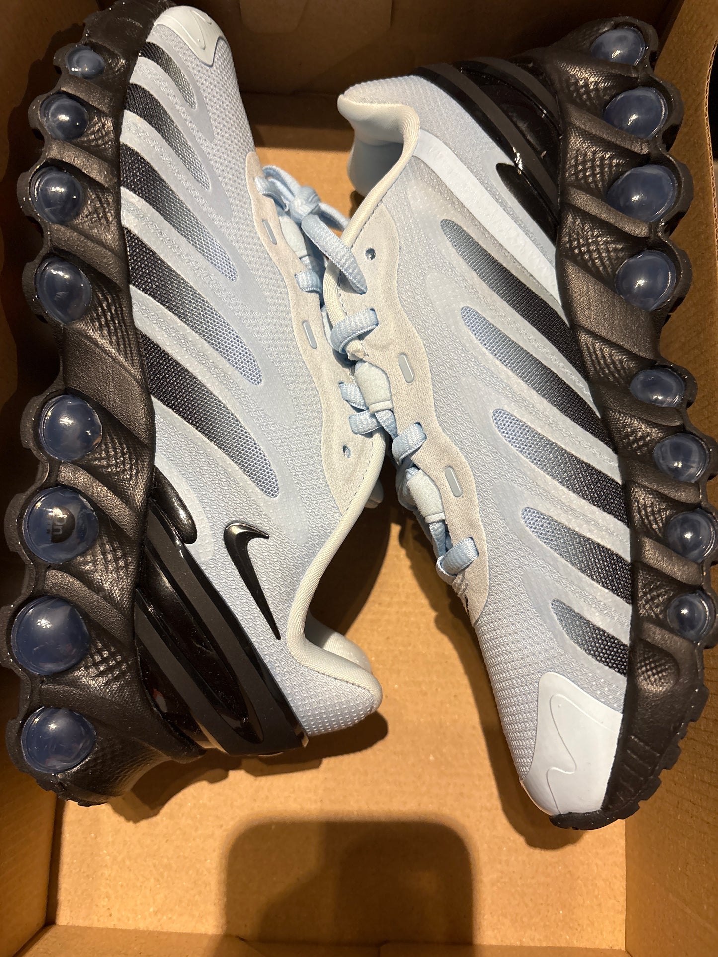 Nike AirMax DN8 in schwarz/hellblau, Gr. Wählbar