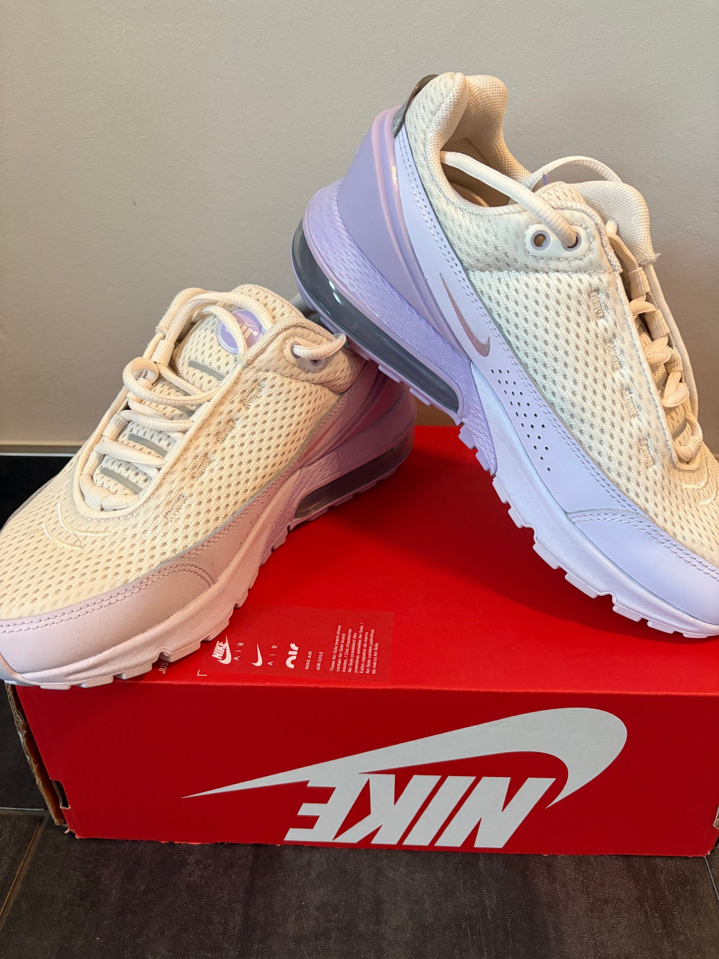 Nike Airmax Pulse in lila/weiss, Gr. Wählbar