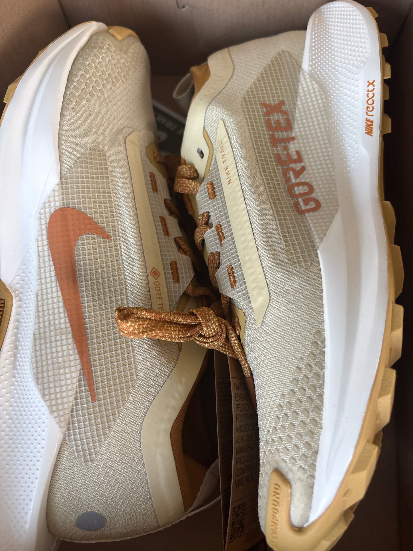 Nike Pegasus Trail 5 GTX weiss/sand, Größe 38