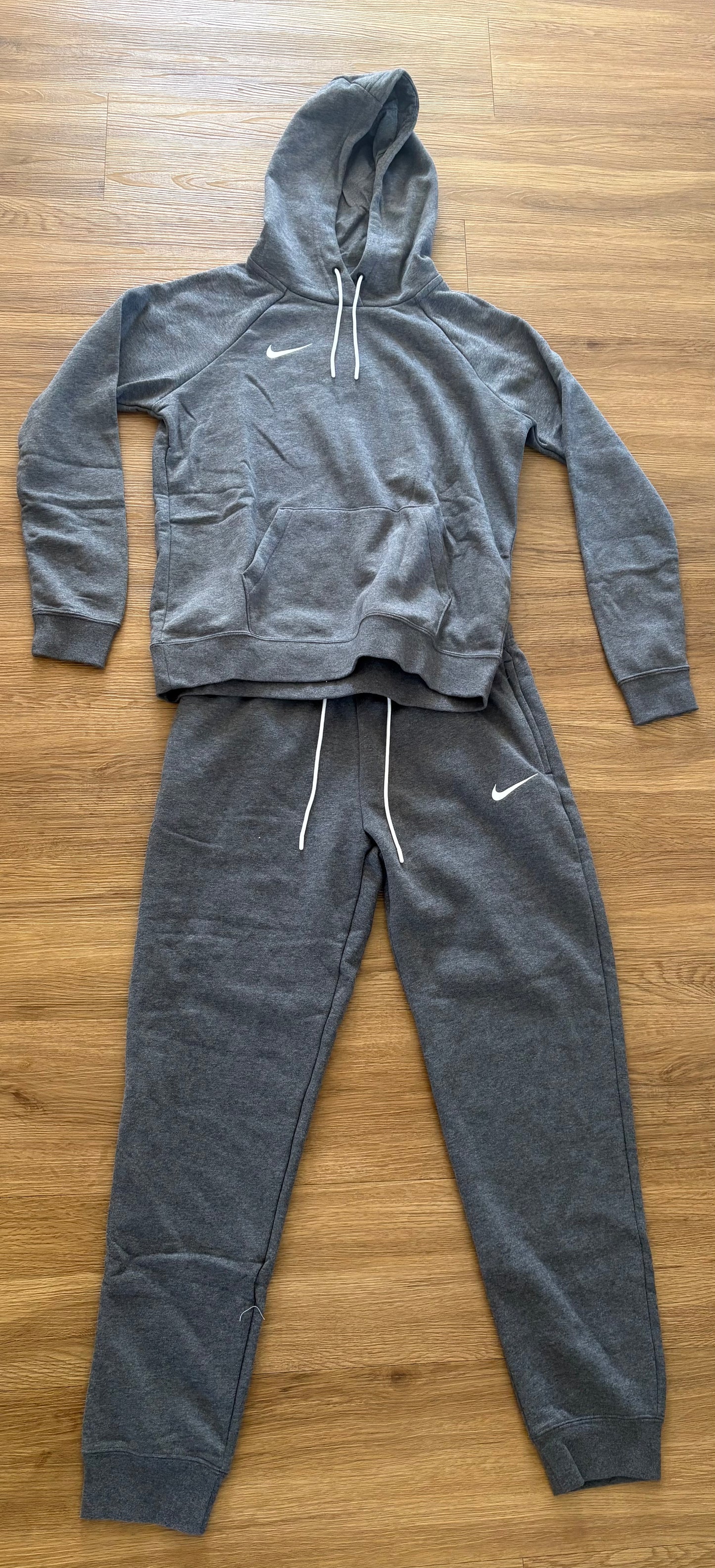 Nike Damen Trainingsanzug, Größe wählbar in grau