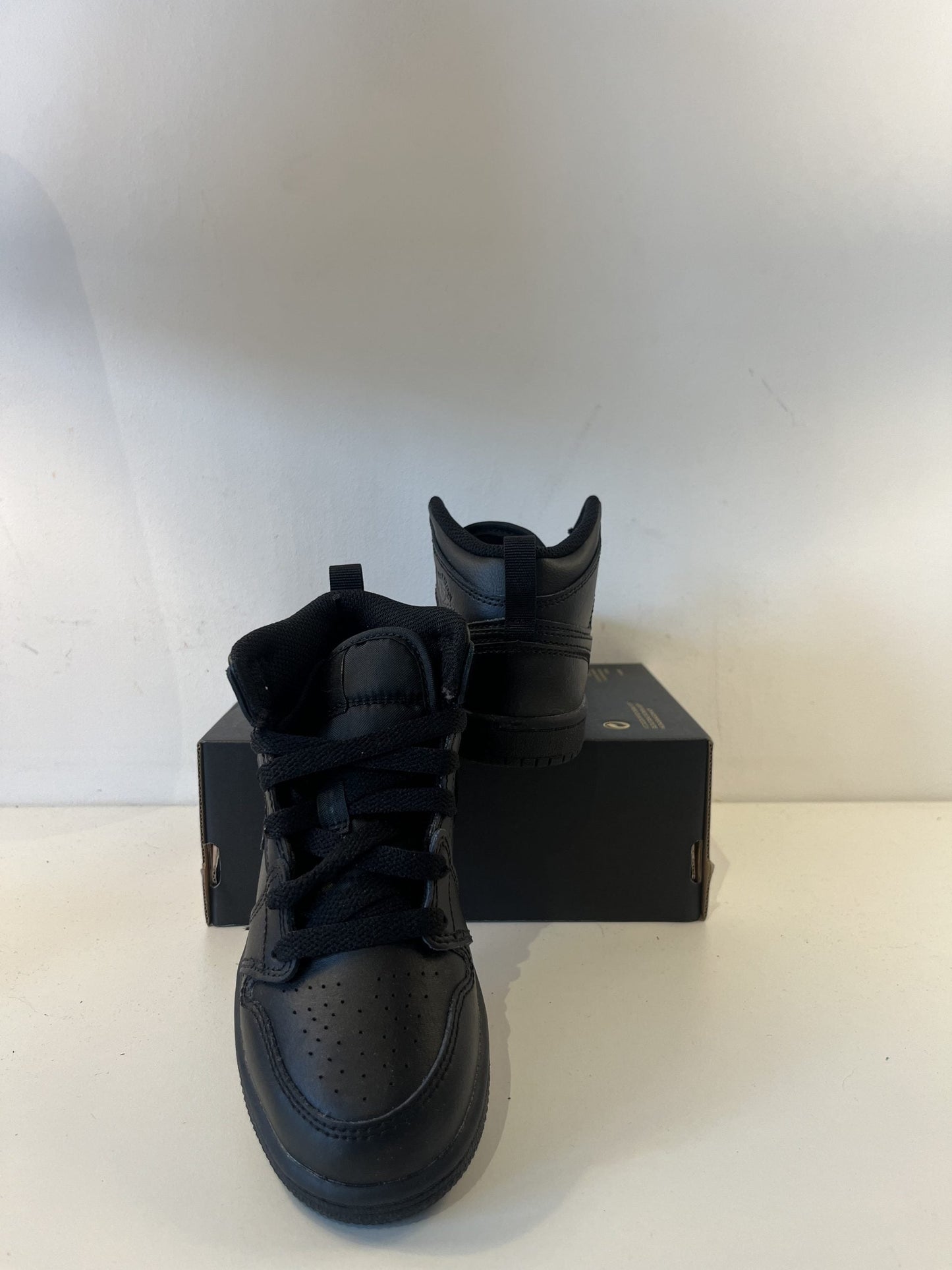 Nike Jordan 1 MID, Gr. Wählbar in schwarz