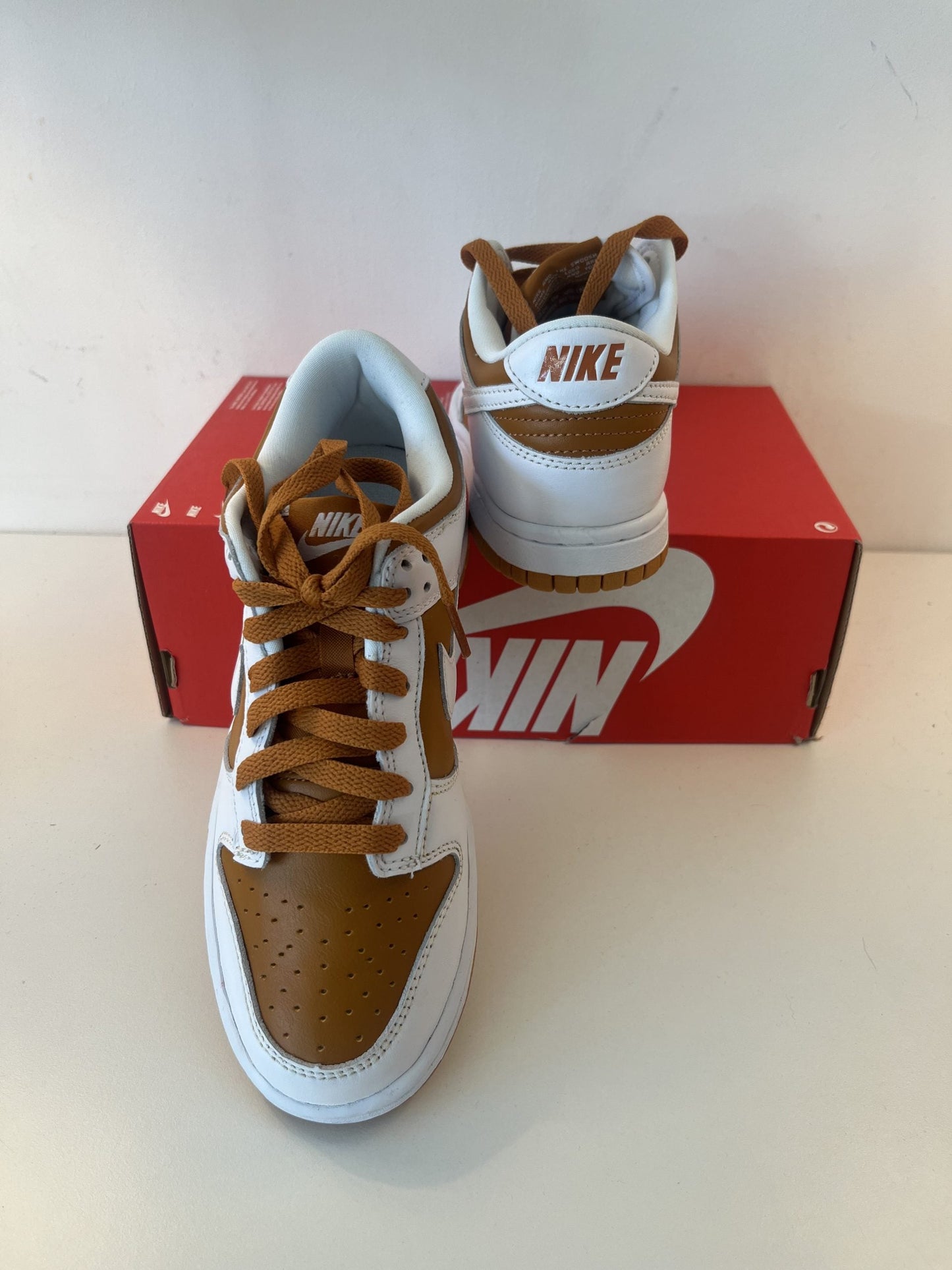 Nike Dunk Low, Größe 35,5 in braun/weiss