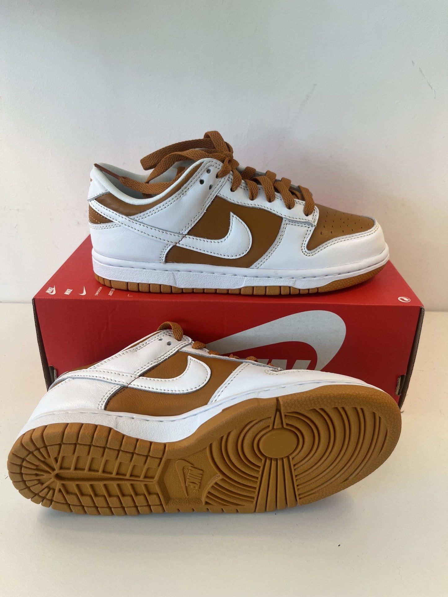 Nike Dunk Low, Größe 35,5 in braun/weiss