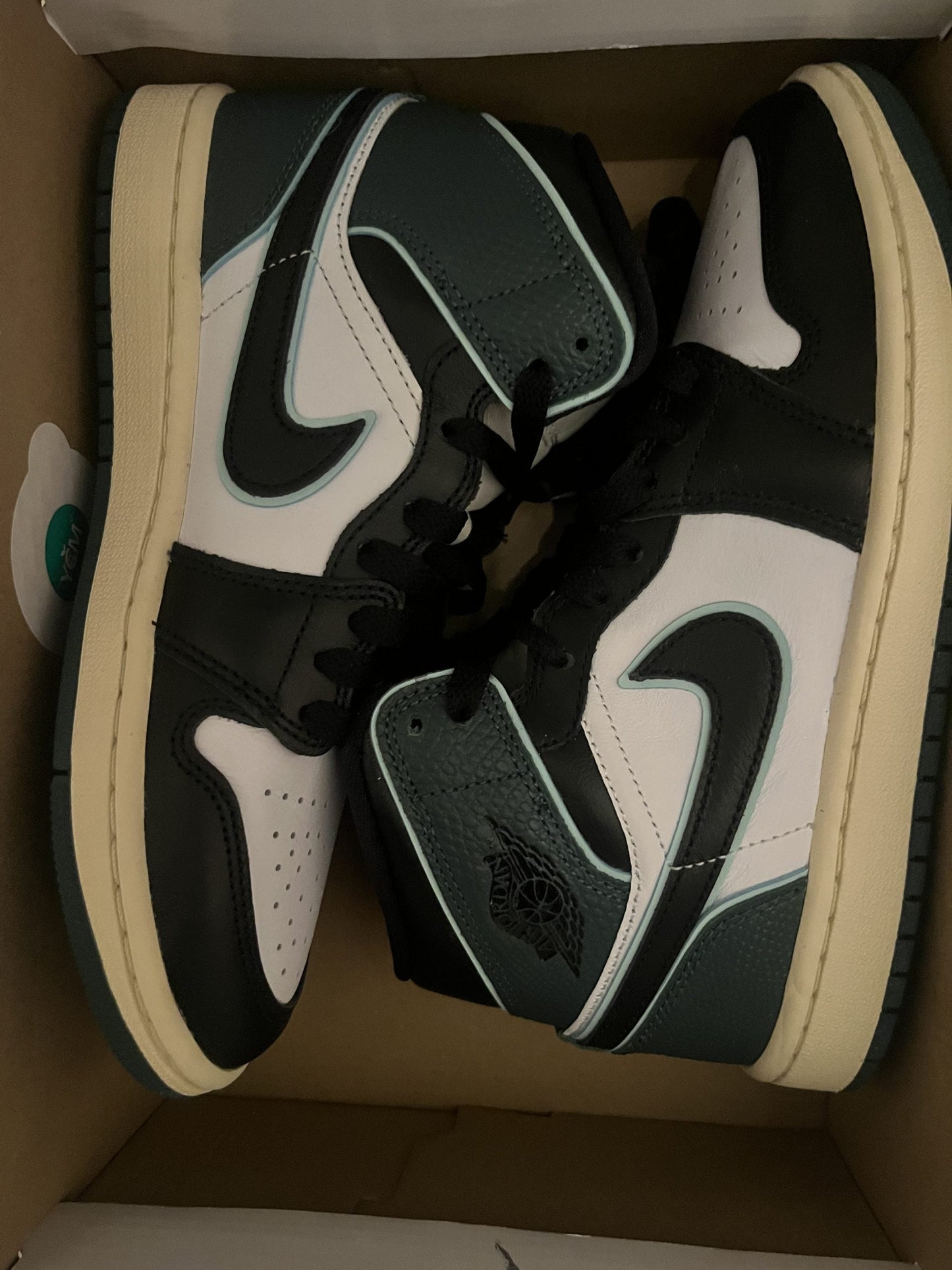 Nike Air Jordan 1 MID Größe 37,5 in weiss/schwarz/dunkelgrün