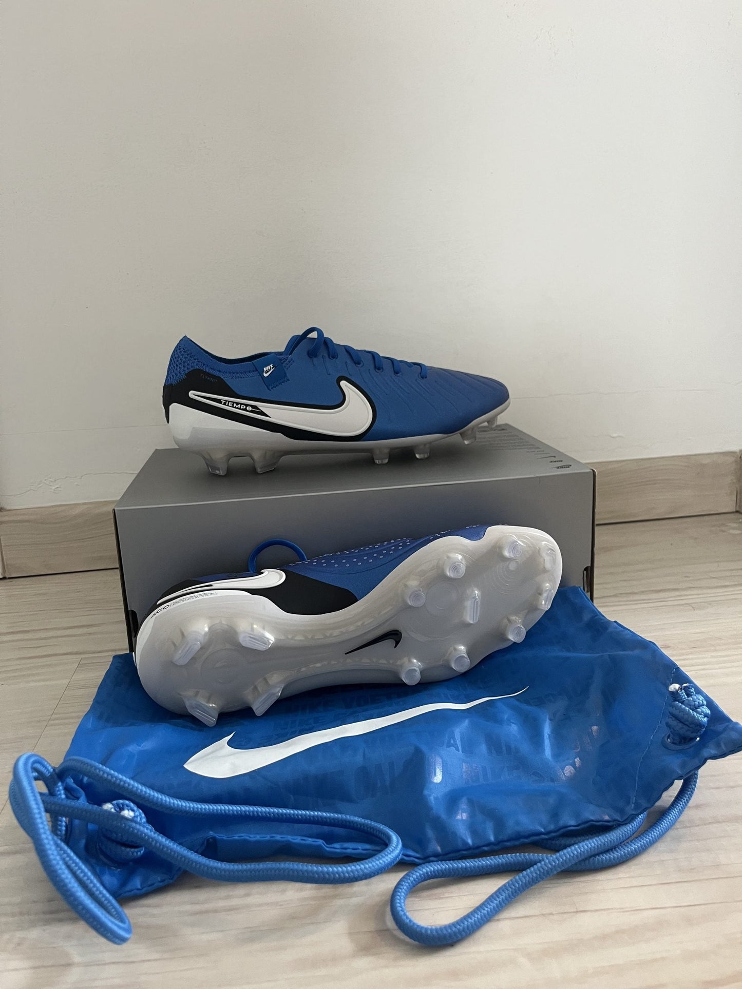 Nike Tiempo Legend 10 Elite FG, Größe wählbar in blau/weiss/schwarz ( Fussballschuh )