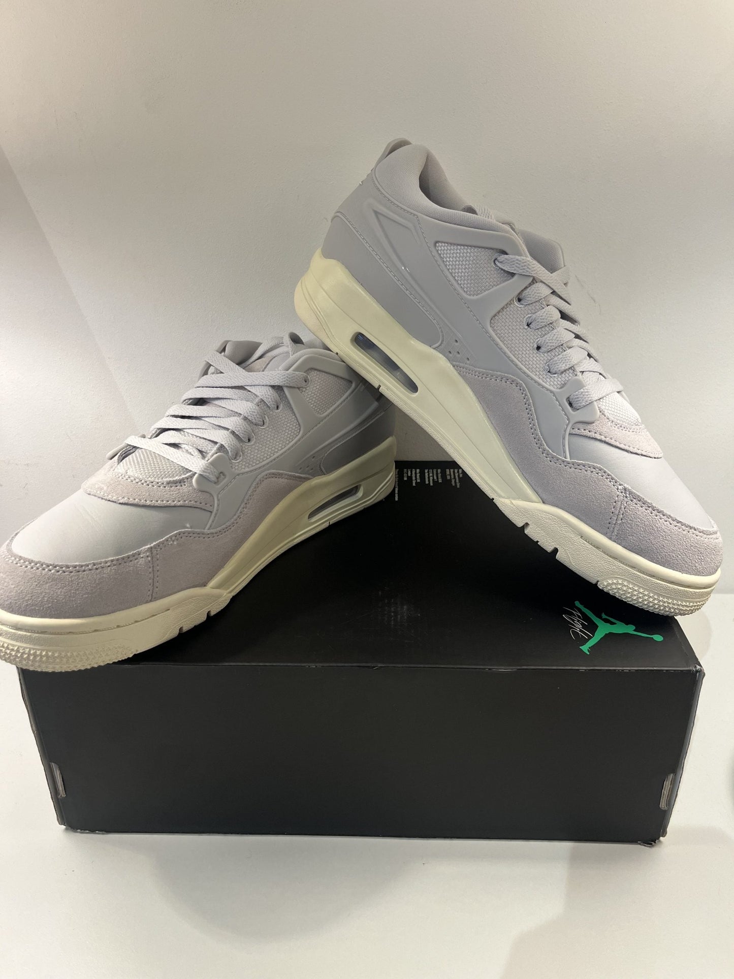 Nike AIR Jordan 4 RM in grau, Größe 39