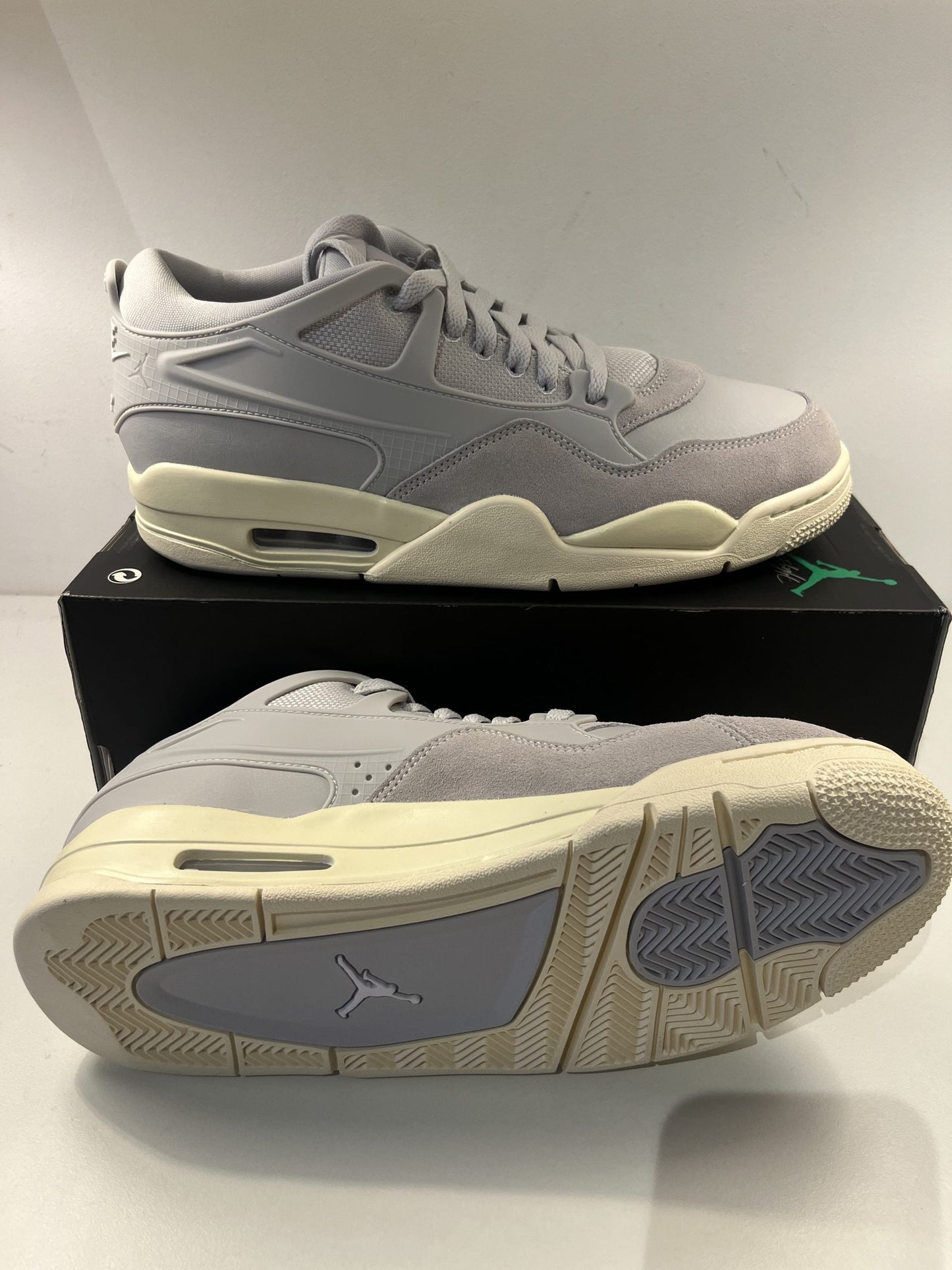 Nike AIR Jordan 4 RM in grau, Größe 39