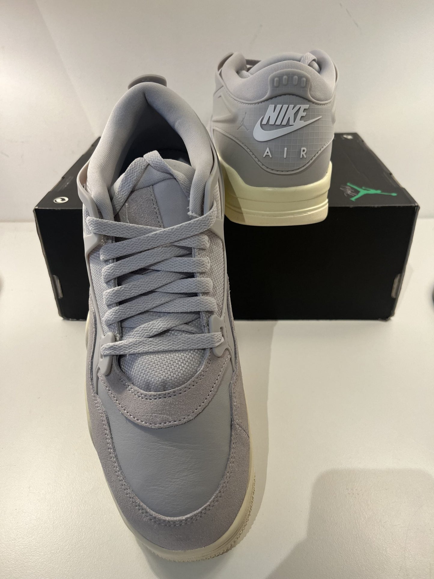 Nike AIR Jordan 4 RM in grau, Größe 39