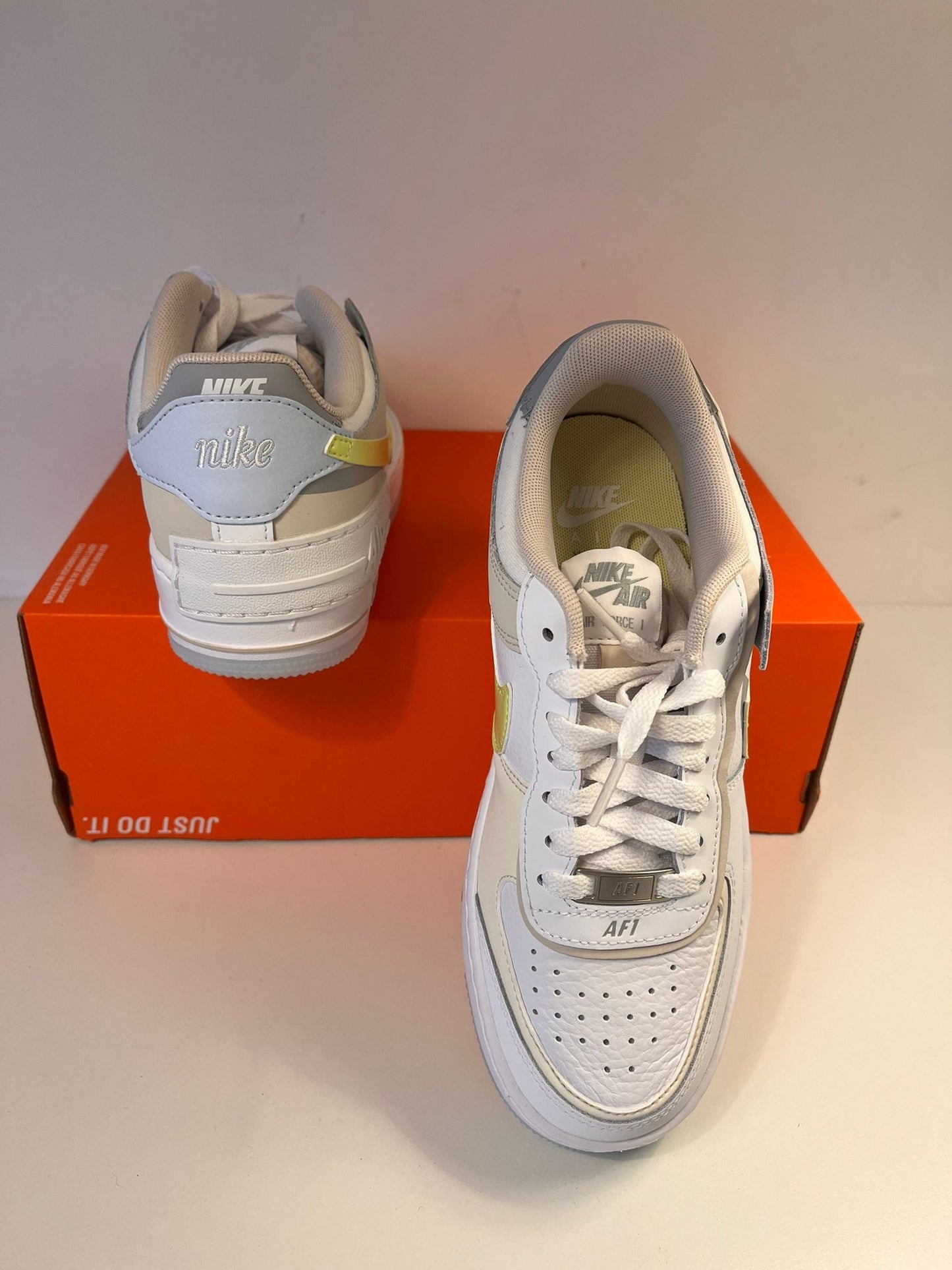 Nike Air Force 1 Shadow Gr. 37,5 weiss/grau/neongrün