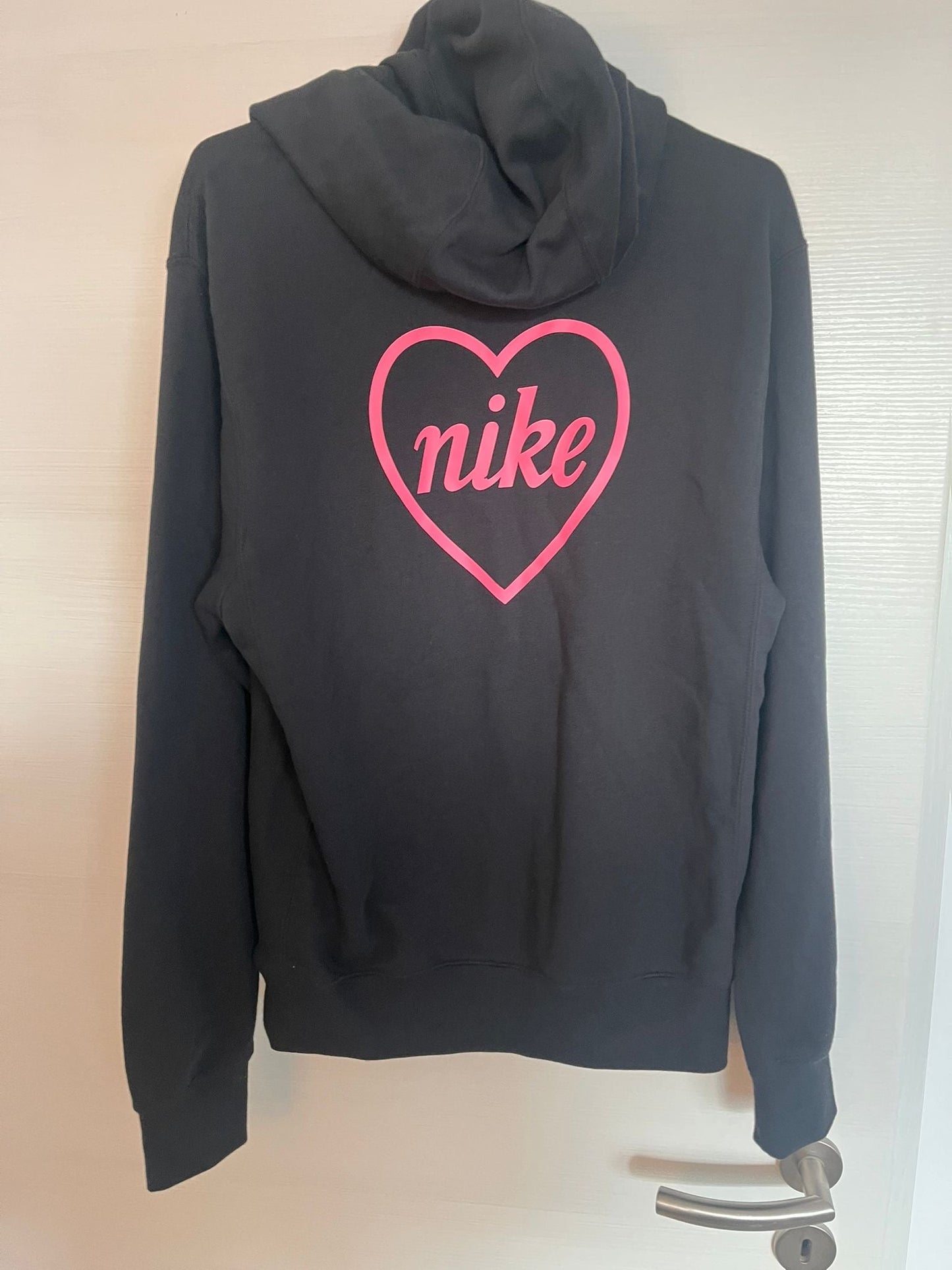 Nike Hoodie Größe wählbar in schwarz mit rosanen Akzenten