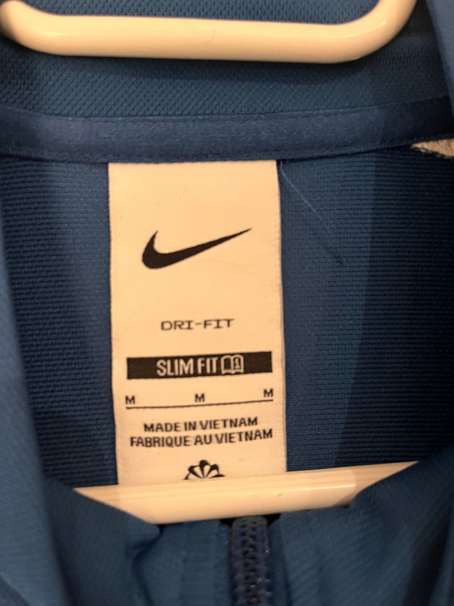 Nike Trainingsjacke blau/weiss mit hellblauem Logo, Größe M