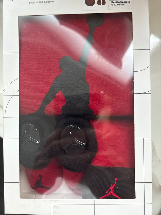 Nike Jordan 3er Set für Neugeborene, 6-12 Monate in schwarz/rot