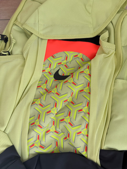 Nike Rucksack grünton/schwarz/orange