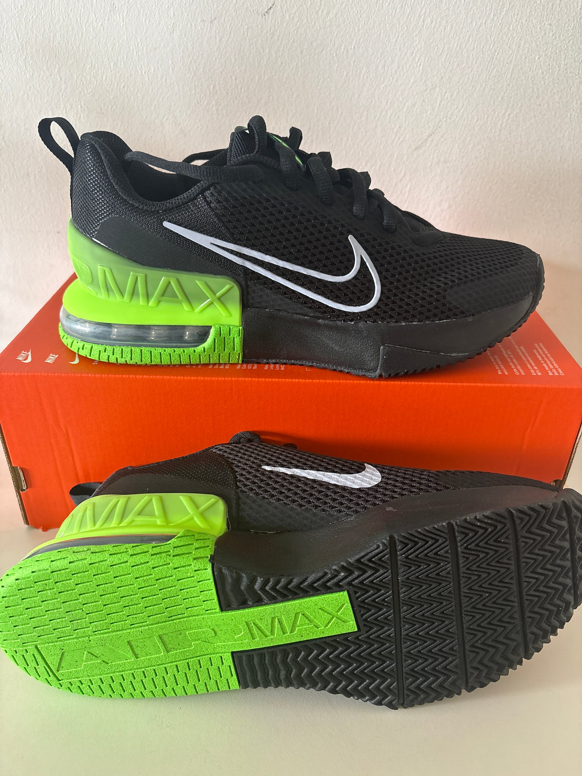 Nike Air Max Alpha Trainer 6, schwarz/grünton in Größe 41