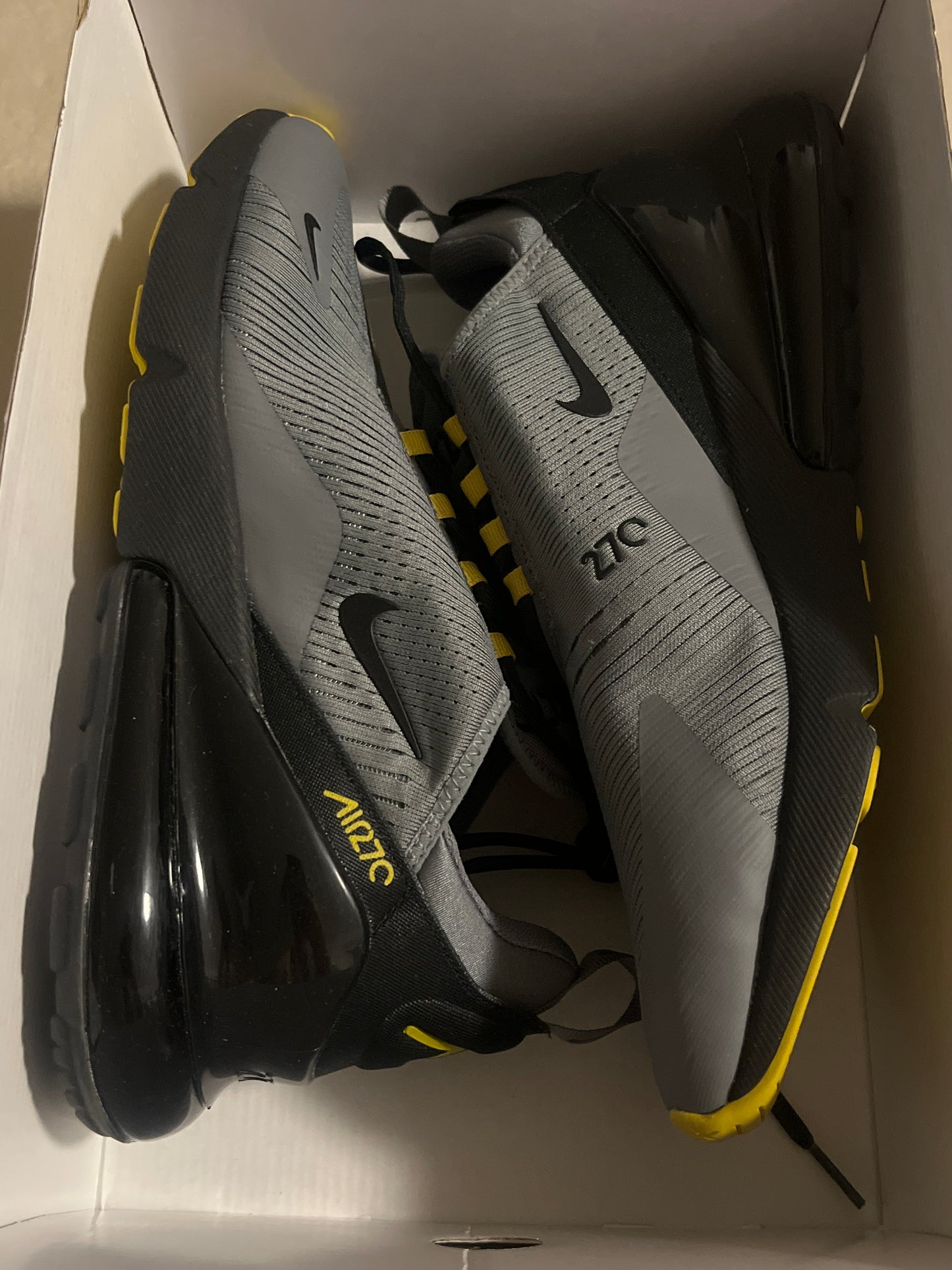 Nike Air Max 270 NBY in grau/schwarz/gelb, Größe 45,5