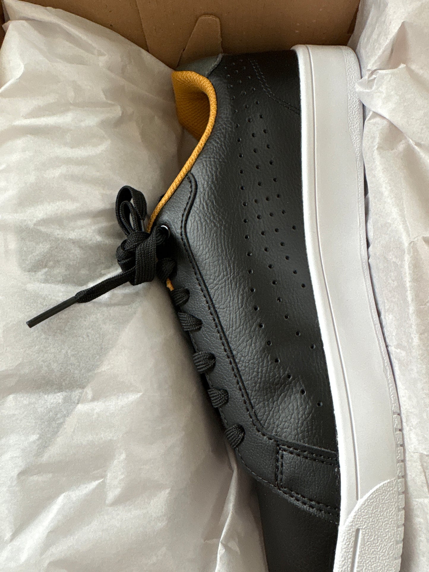 Puma Grounded Perf, schwarz, Größe wählbar