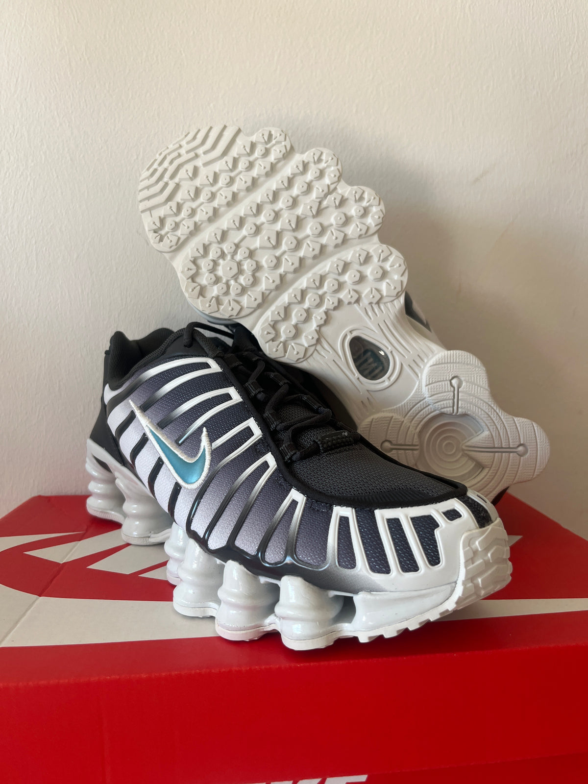 Nike Shox TL in weiss/schwarz/blau, Größe 42